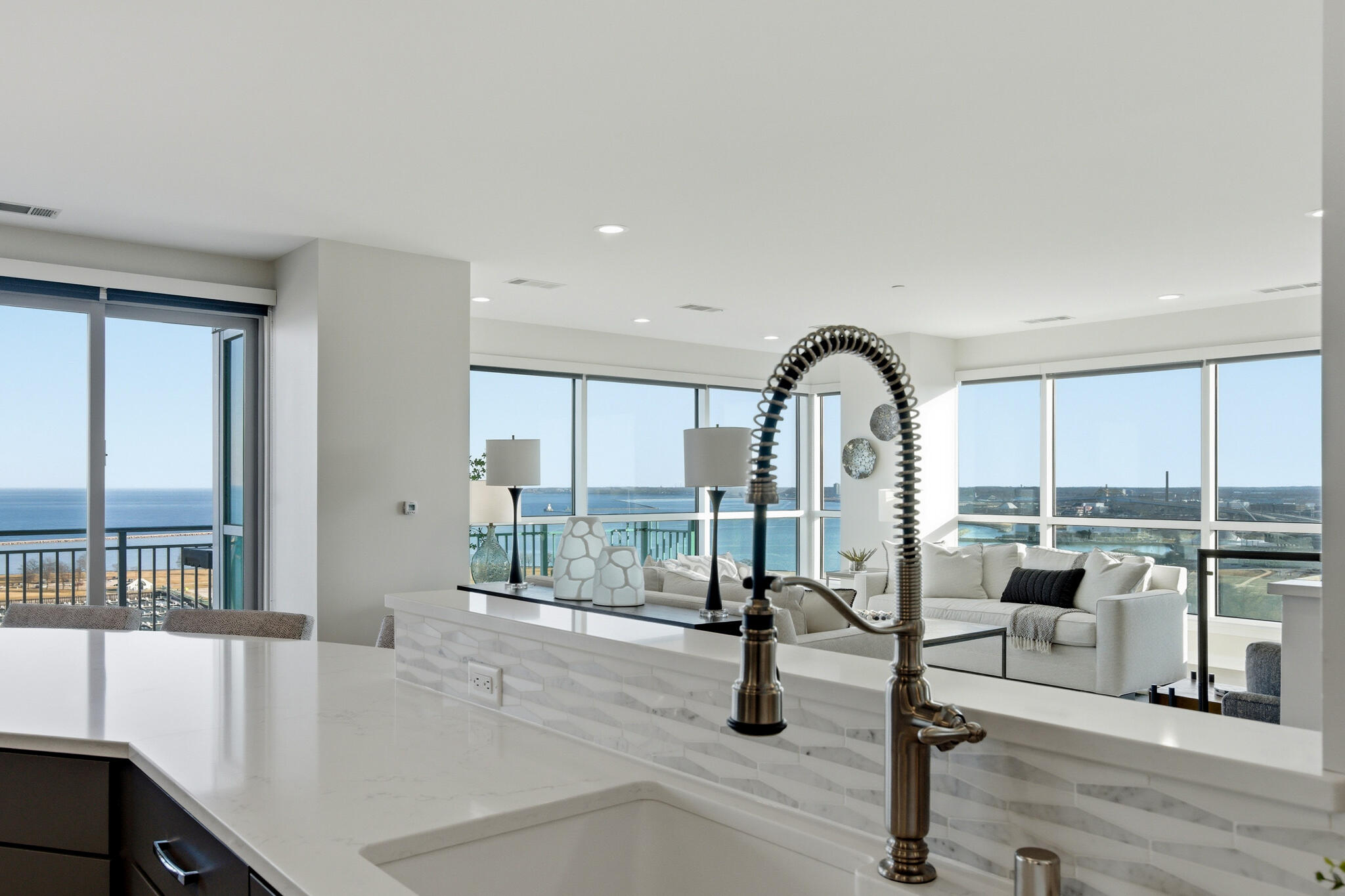 1522 N Prospect Ave Unit: 1401/1406