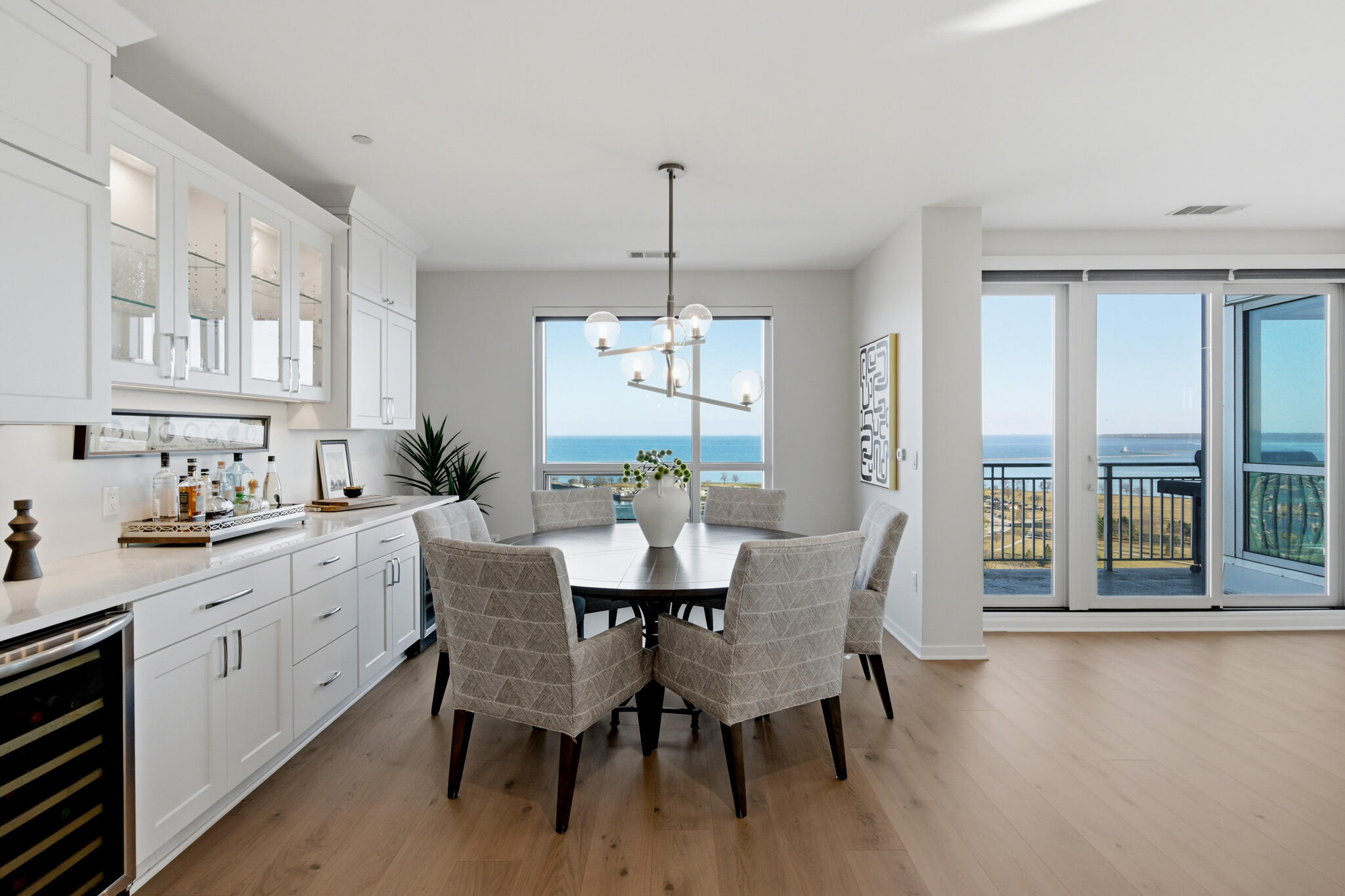 1522 N Prospect Ave Unit: 1401/1406