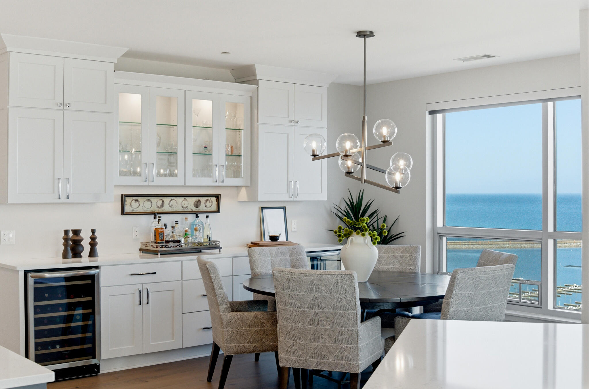 1522 N Prospect Ave Unit: 1401/1406