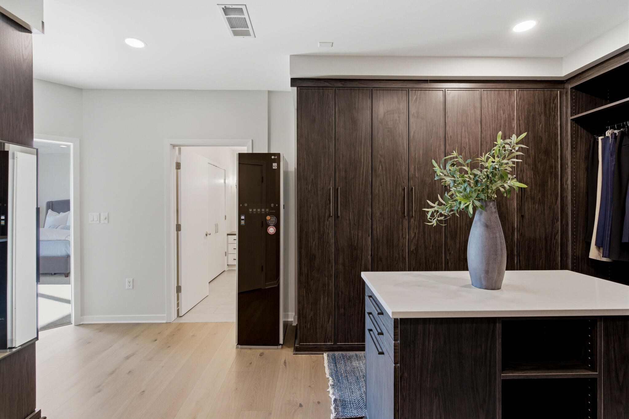 1522 N Prospect Ave Unit: 1401/1406