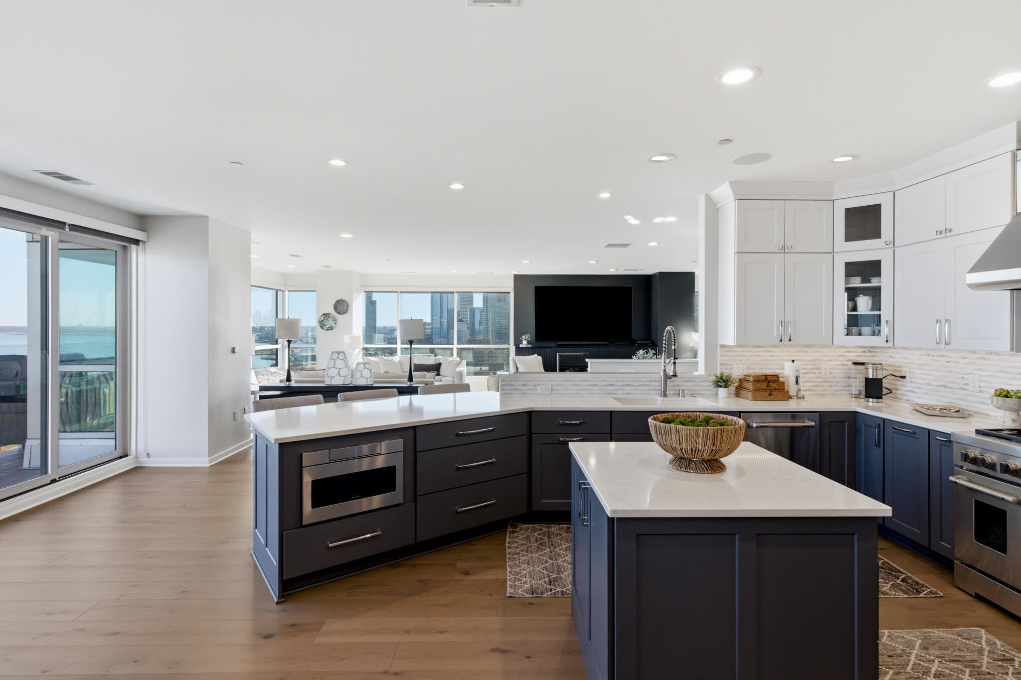 1522 N Prospect Ave Unit: 1401/1406