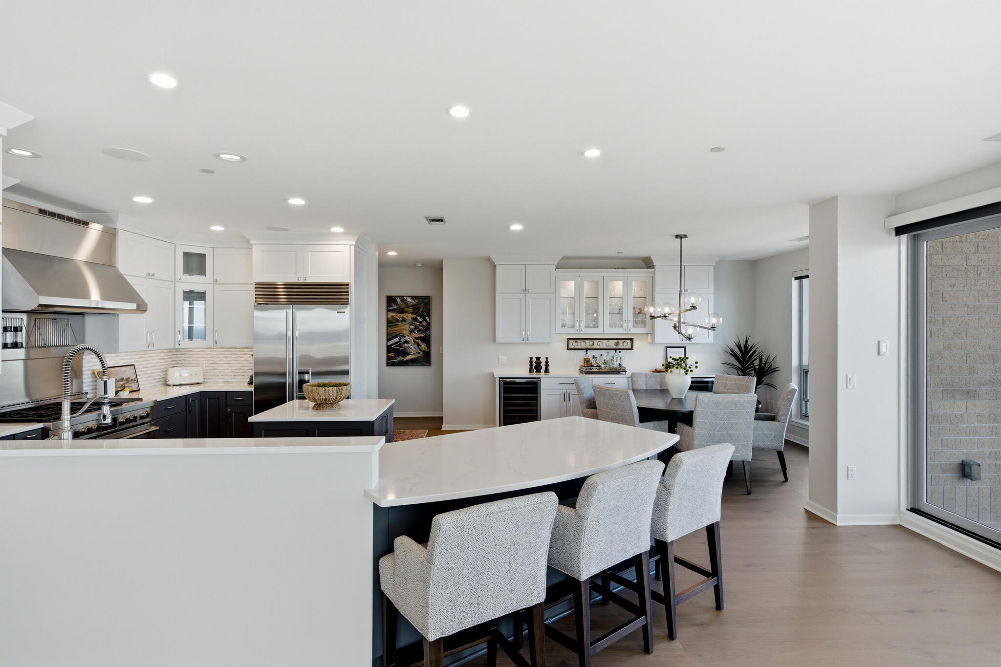 1522 N Prospect Ave Unit: 1401/1406