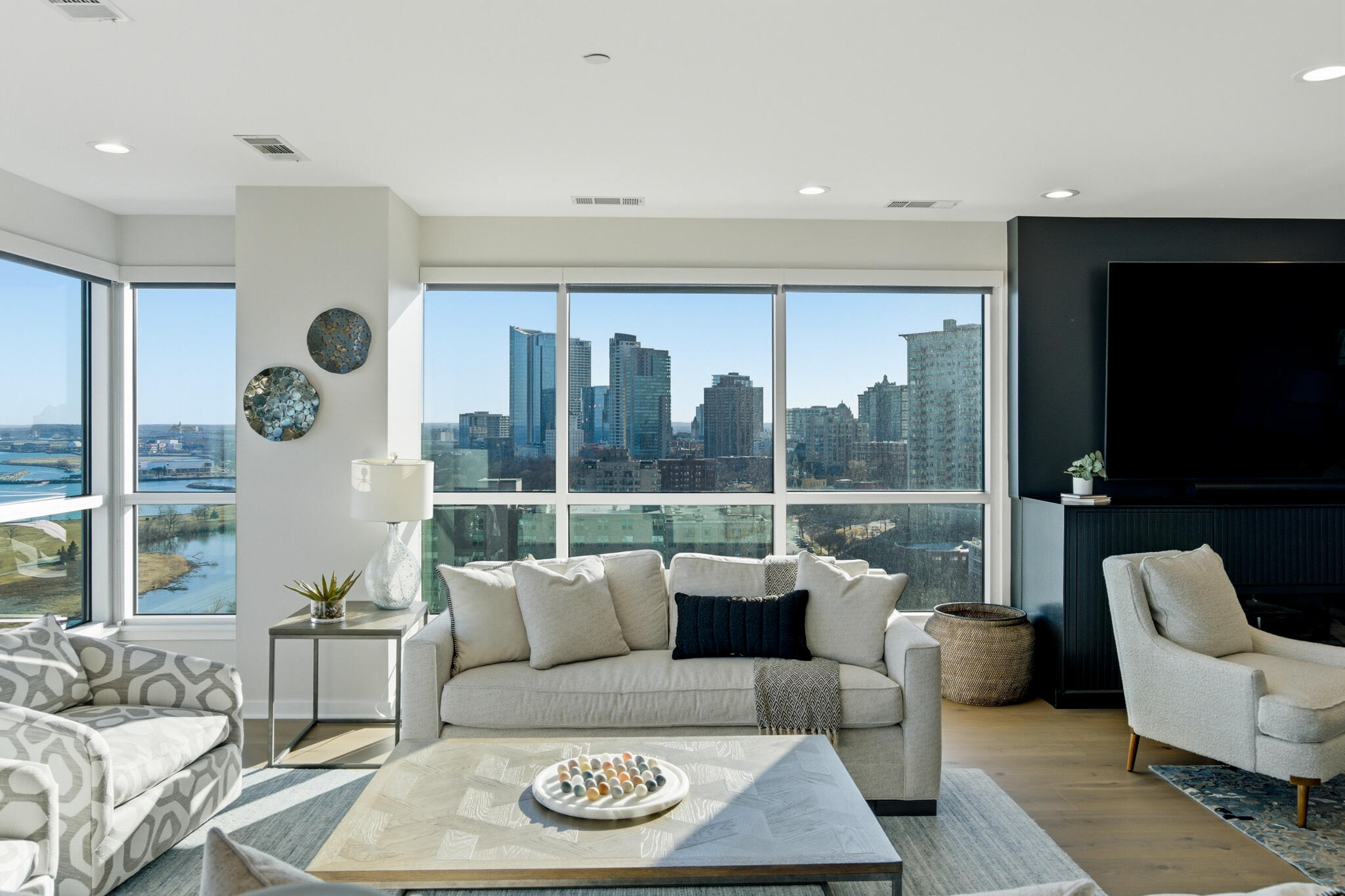 1522 N Prospect Ave Unit: 1401/1406