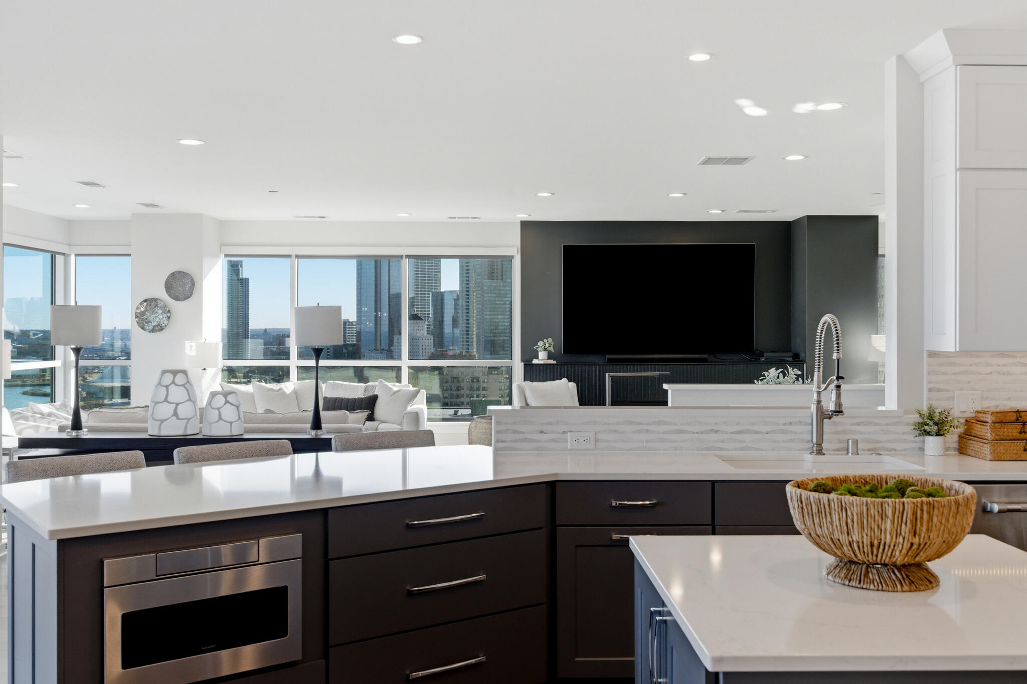 1522 N Prospect Ave Unit: 1401/1406