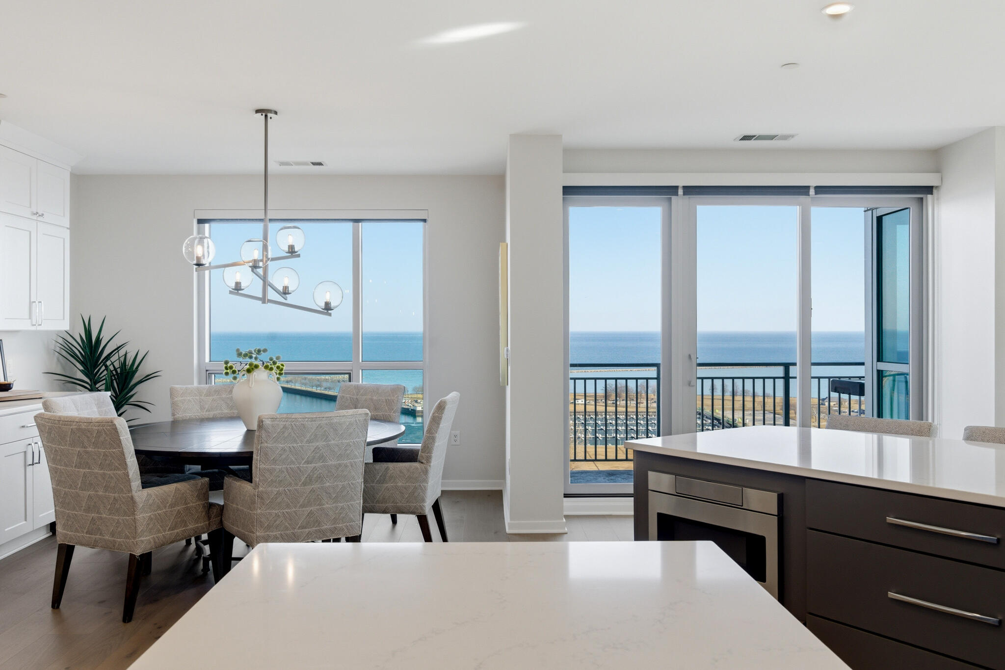 1522 N Prospect Ave Unit: 1401/1406