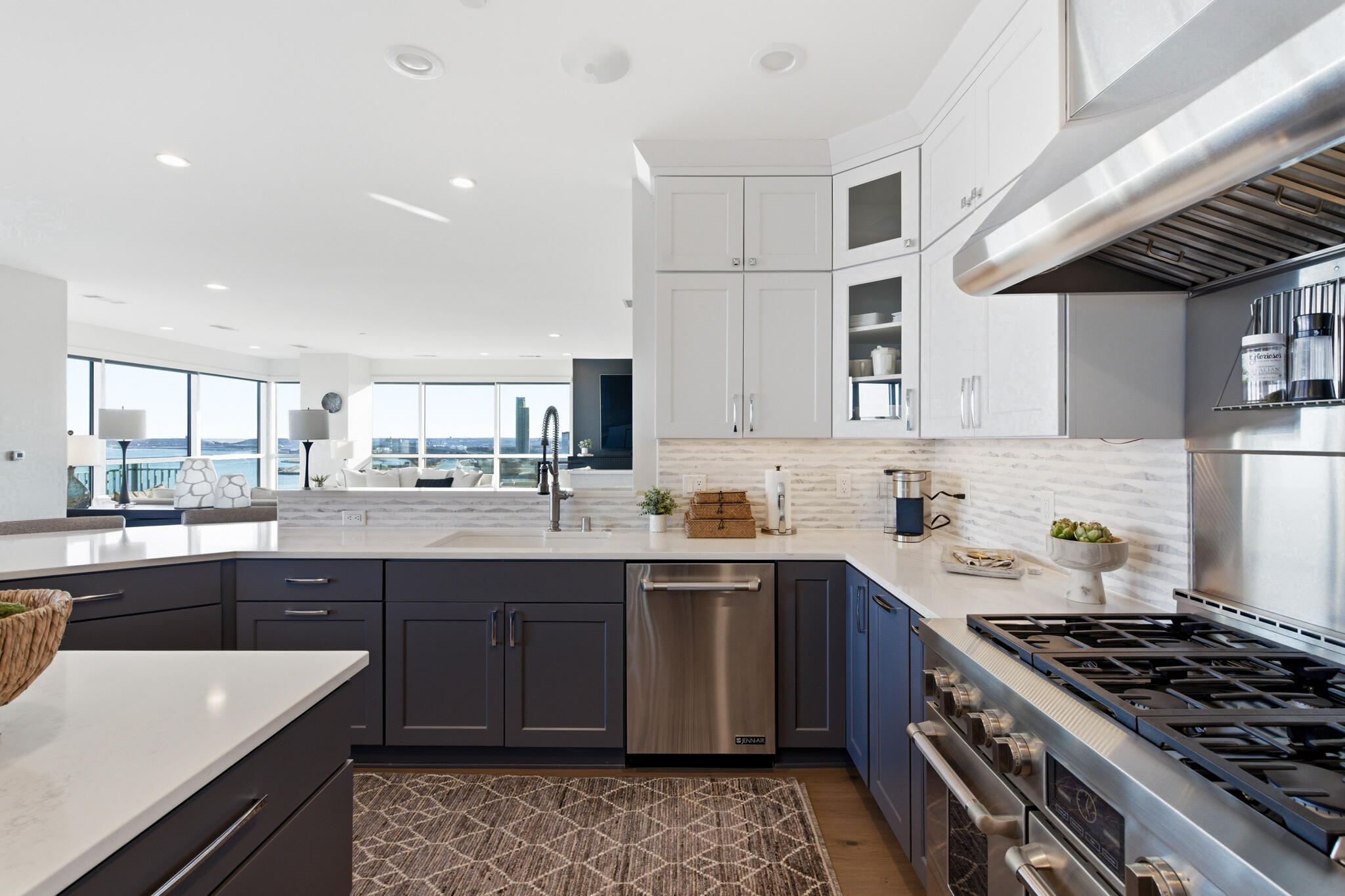 1522 N Prospect Ave Unit: 1401/1406