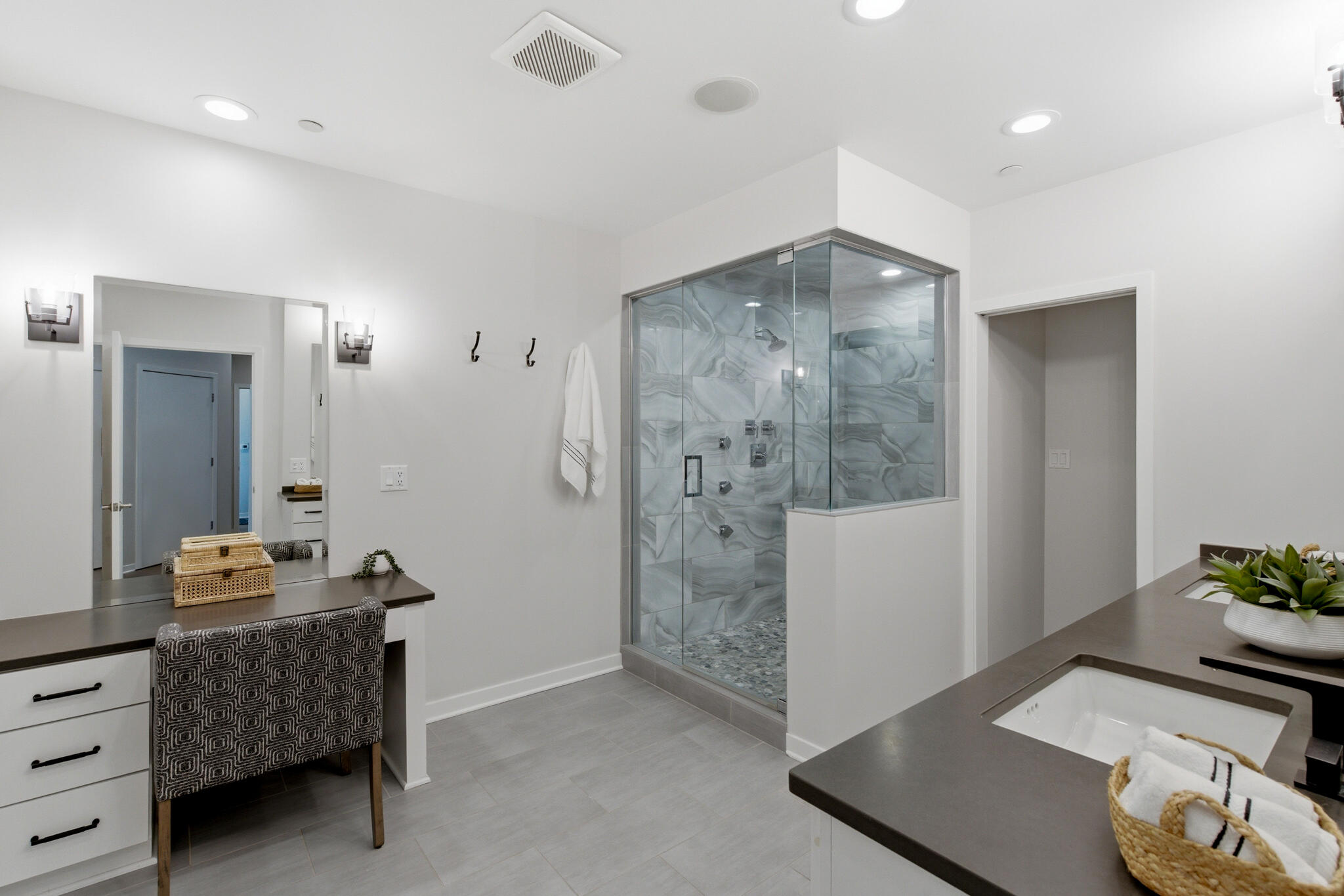 1522 N Prospect Ave Unit: 1401/1406