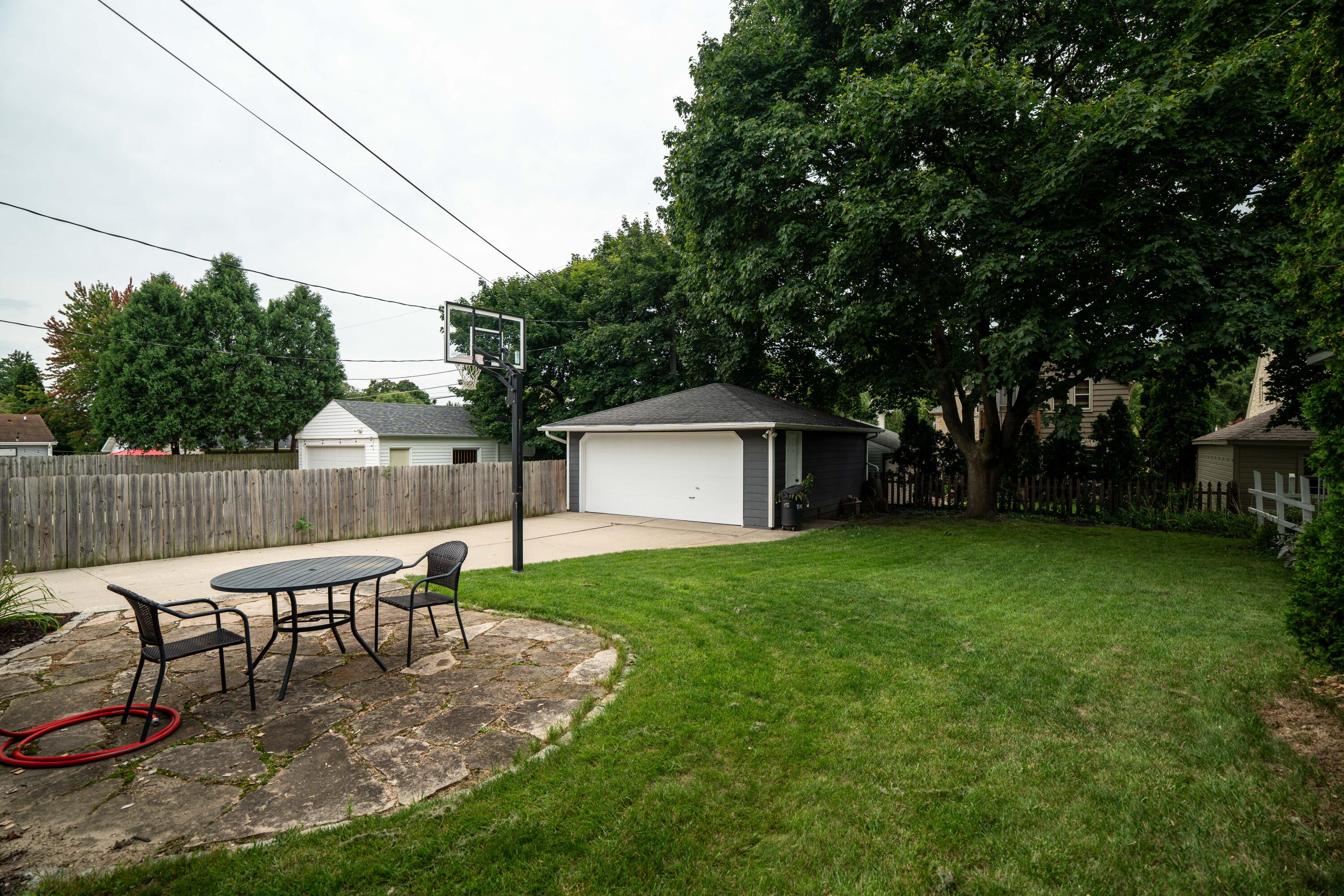 2539 N 80th St