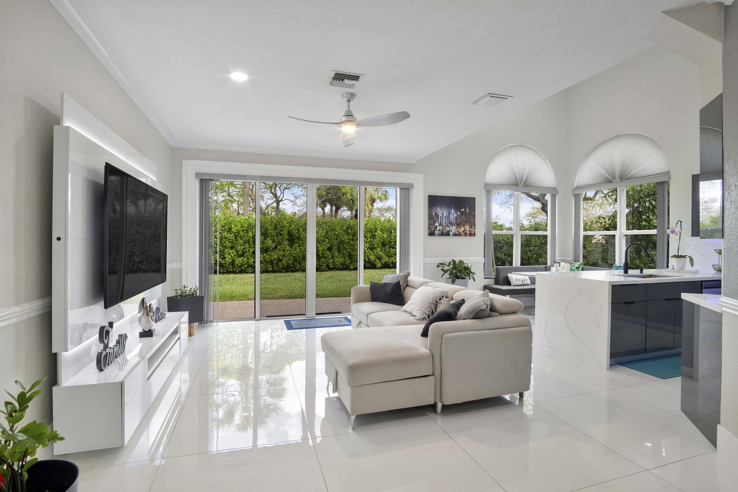 11601 NW 13th Manor