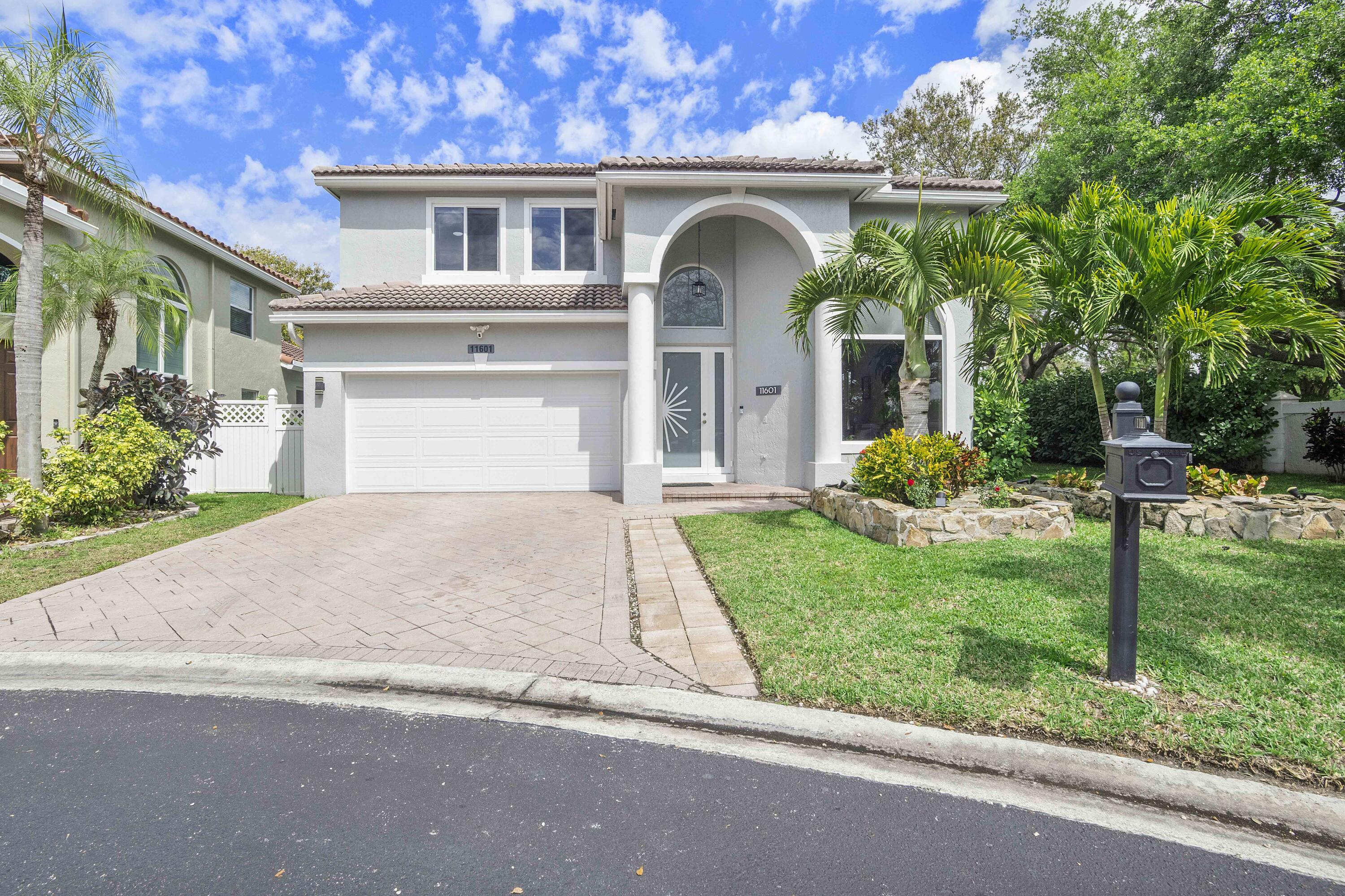 11601 NW 13th Manor