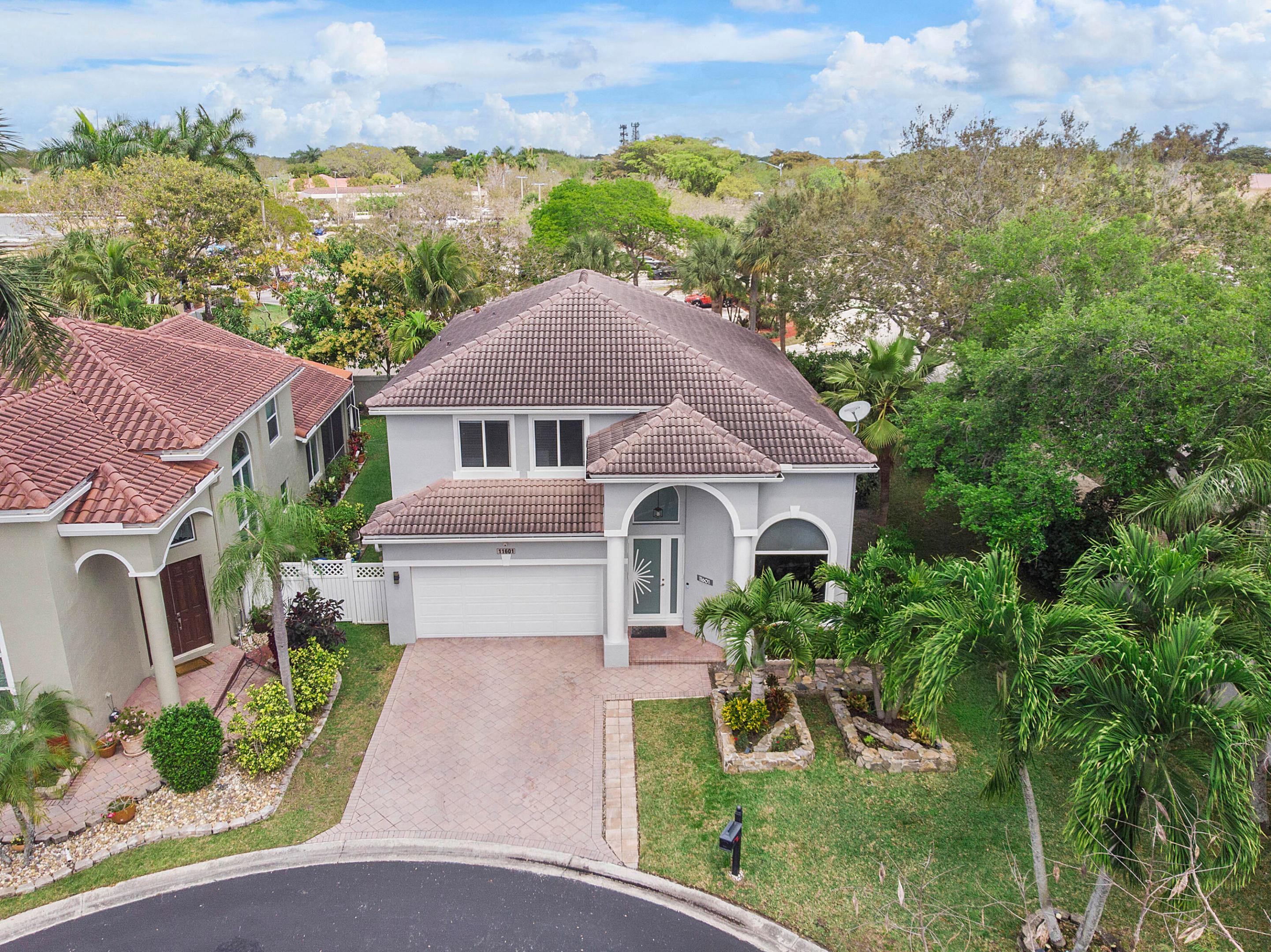 11601 NW 13th Manor