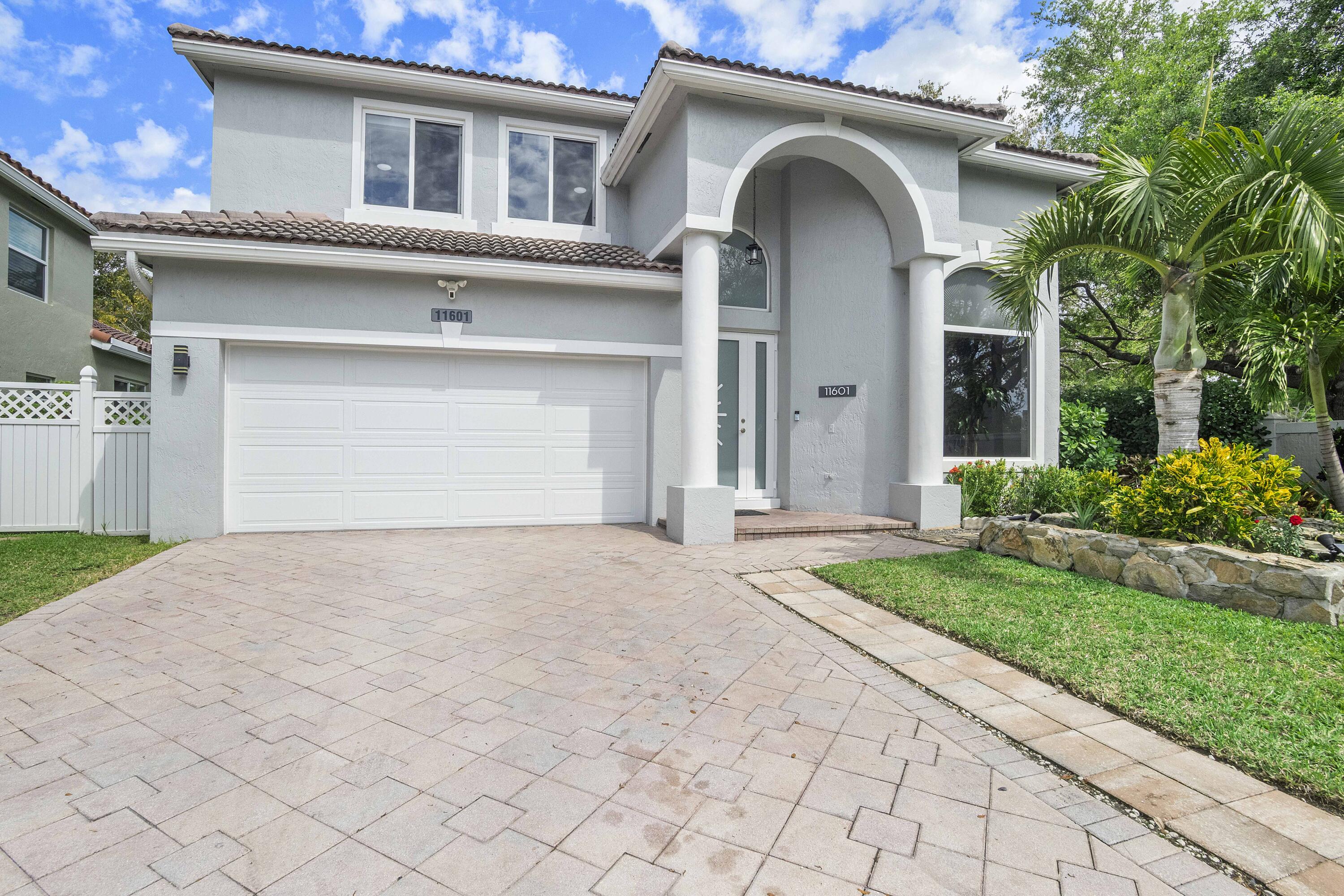11601 NW 13th Manor