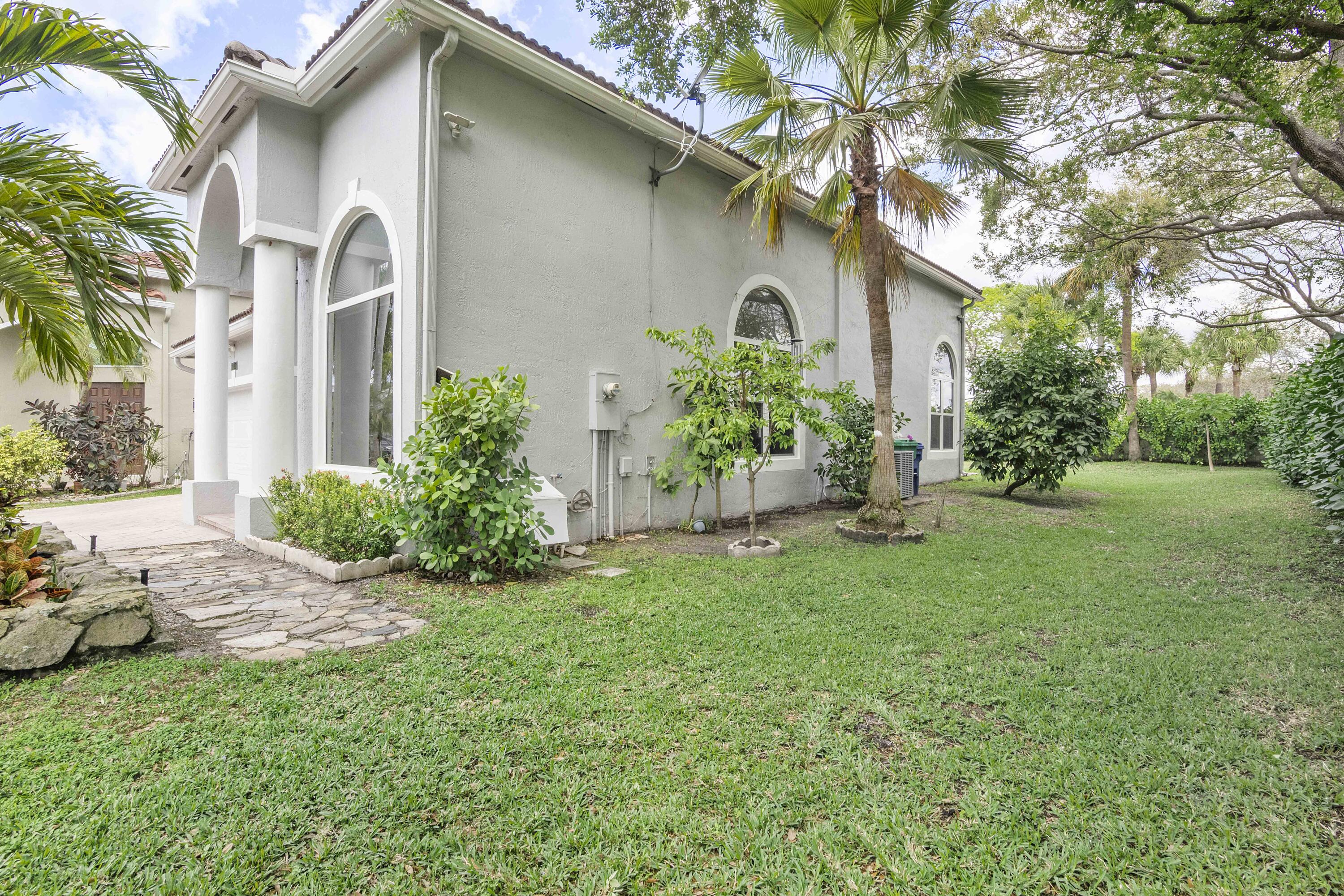 11601 NW 13th Manor