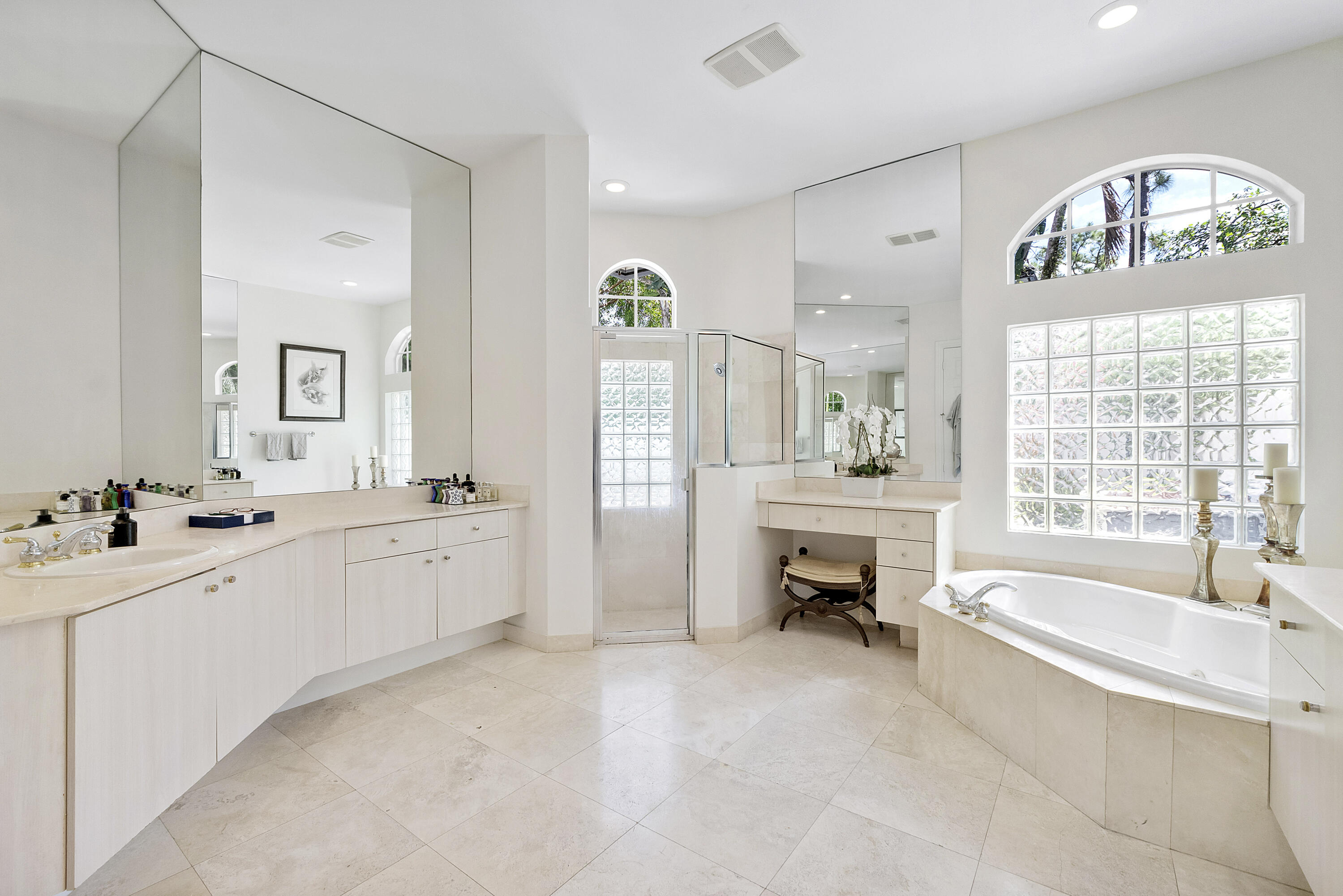 6015 Pinewood Avenue