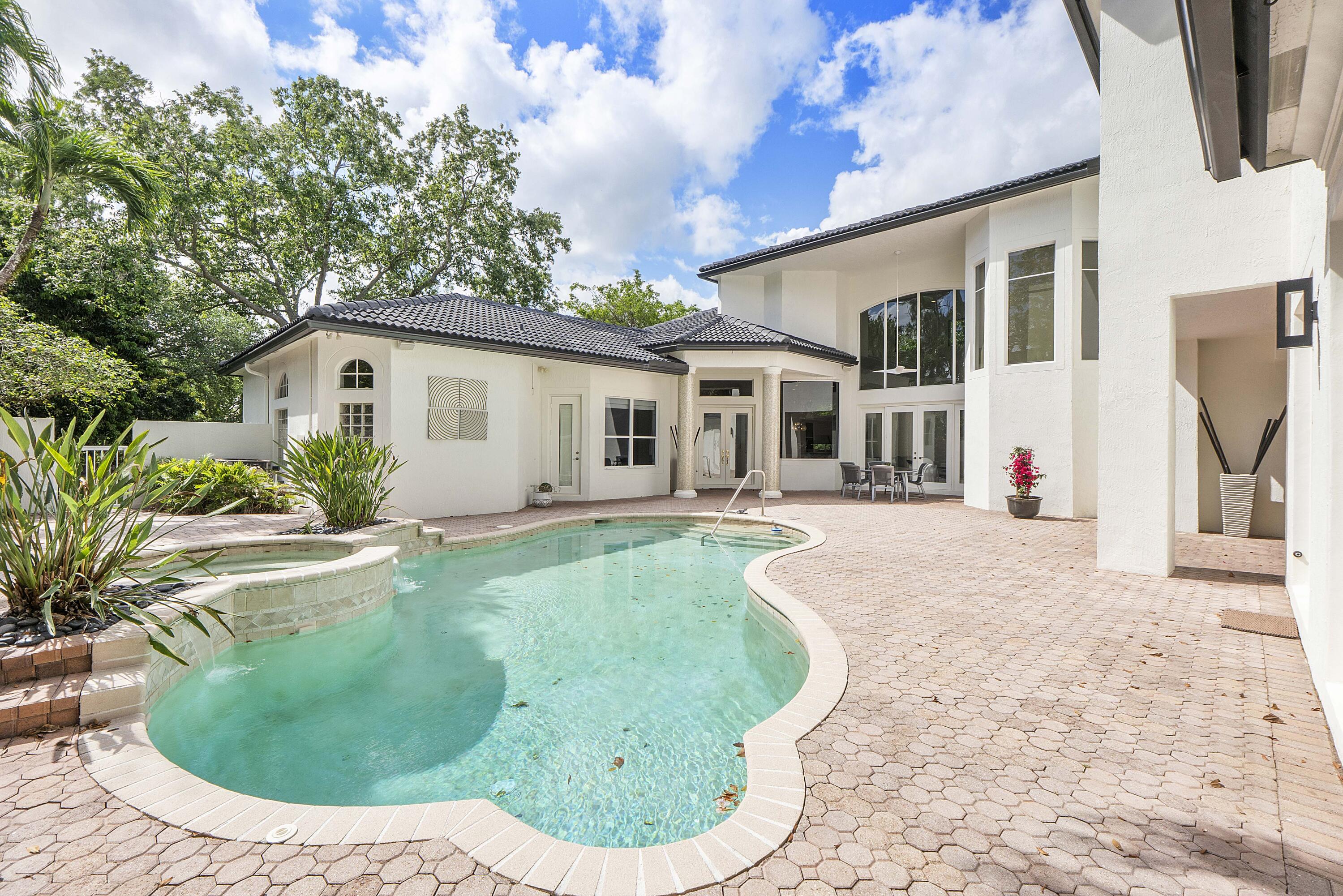 6015 Pinewood Avenue