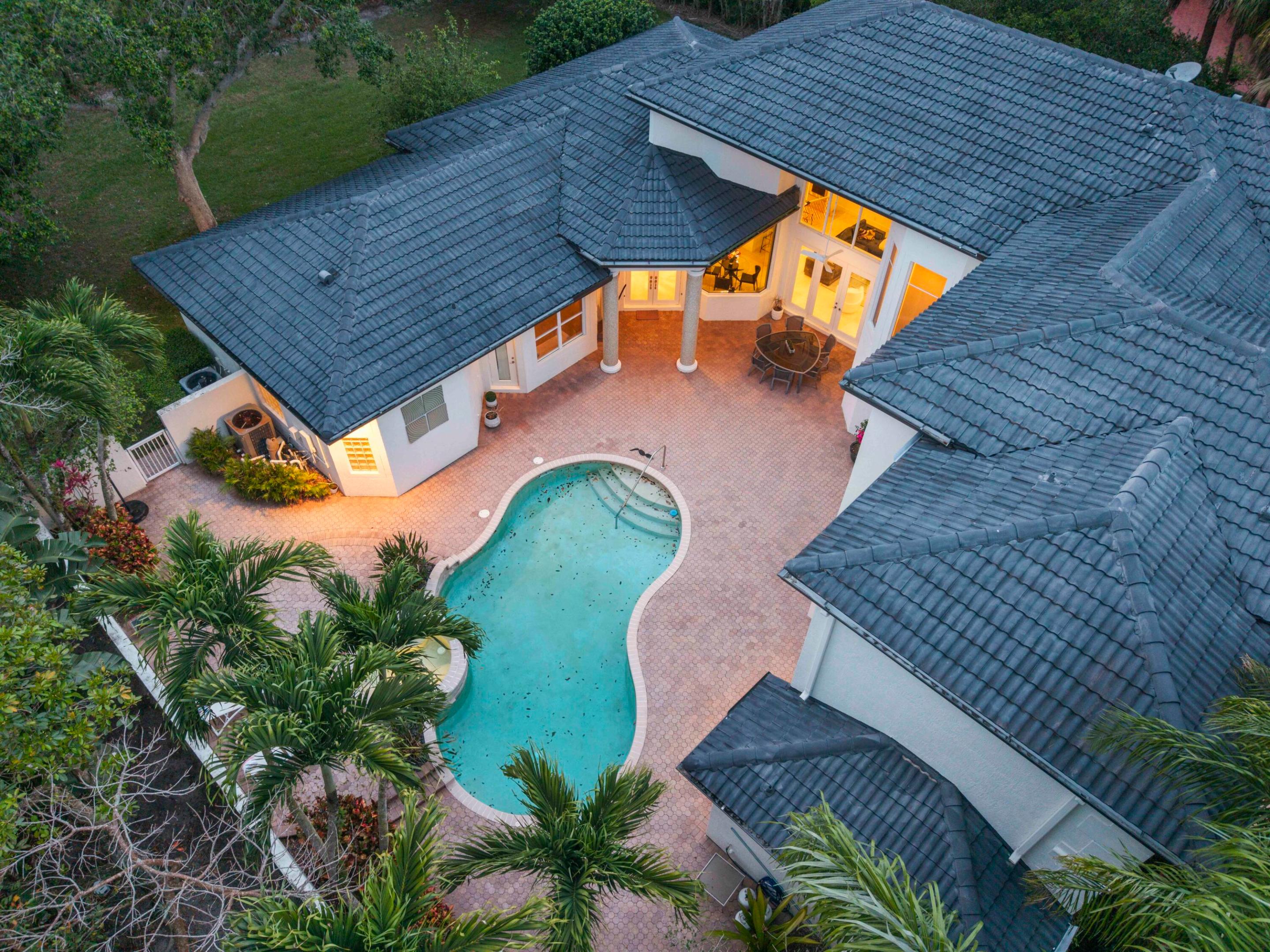 6015 Pinewood Avenue