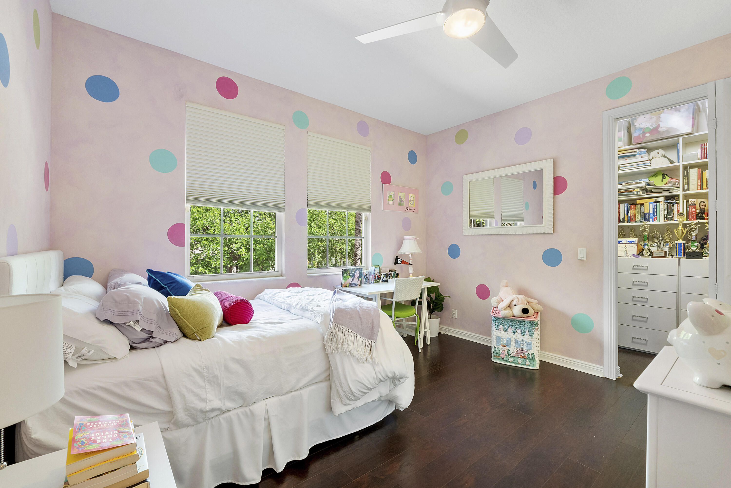 6015 Pinewood Avenue