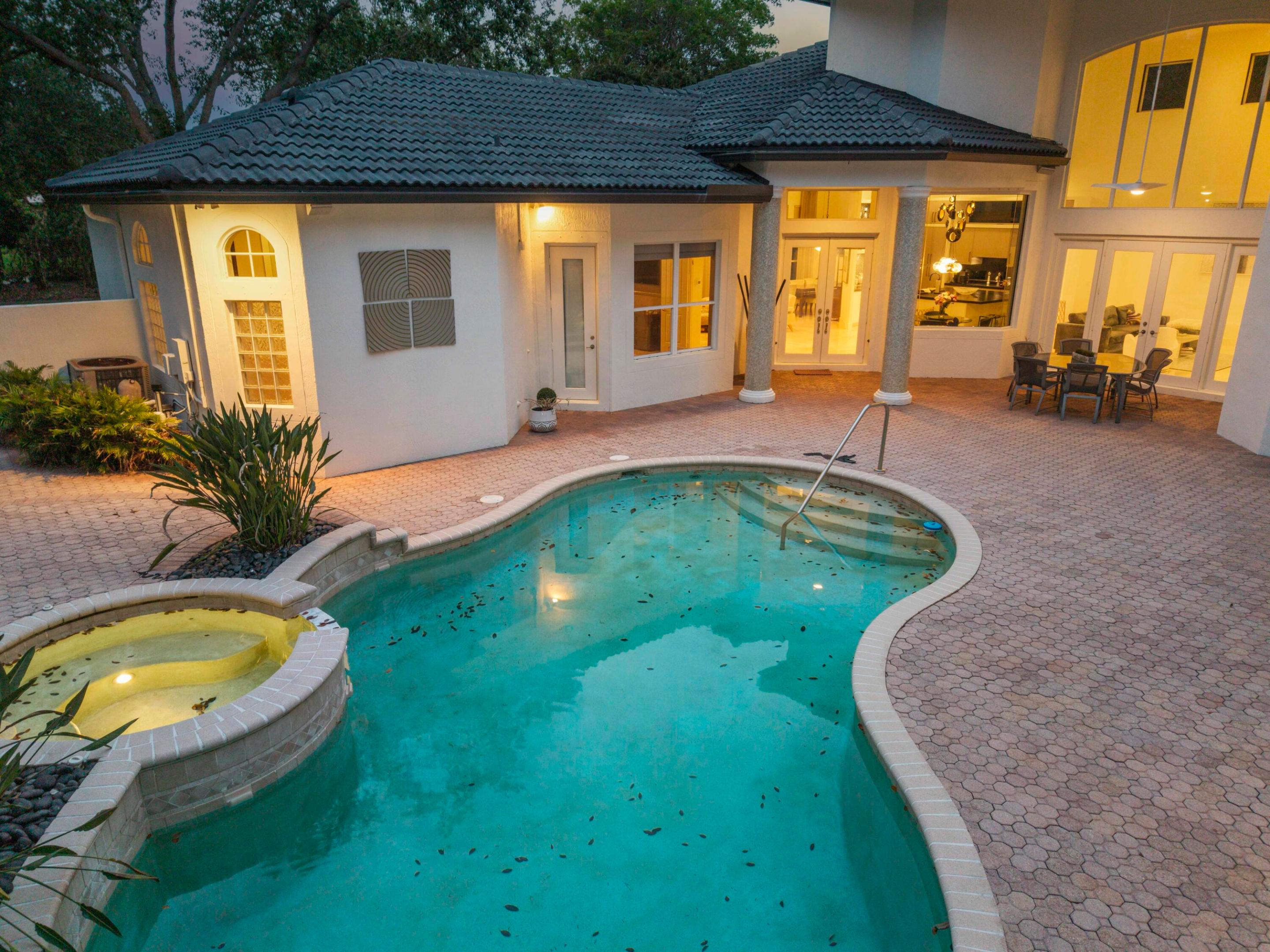 6015 Pinewood Avenue