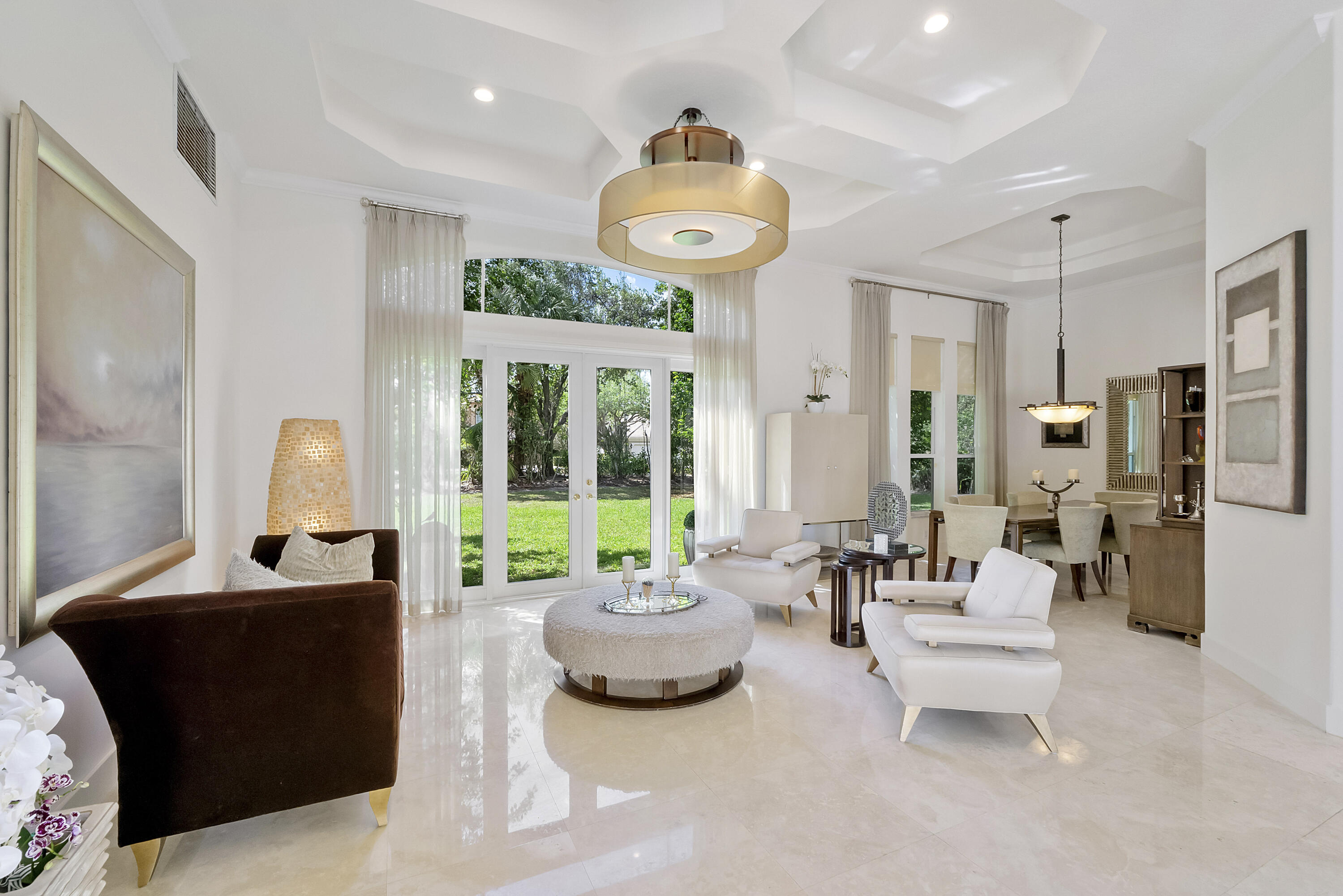 6015 Pinewood Avenue