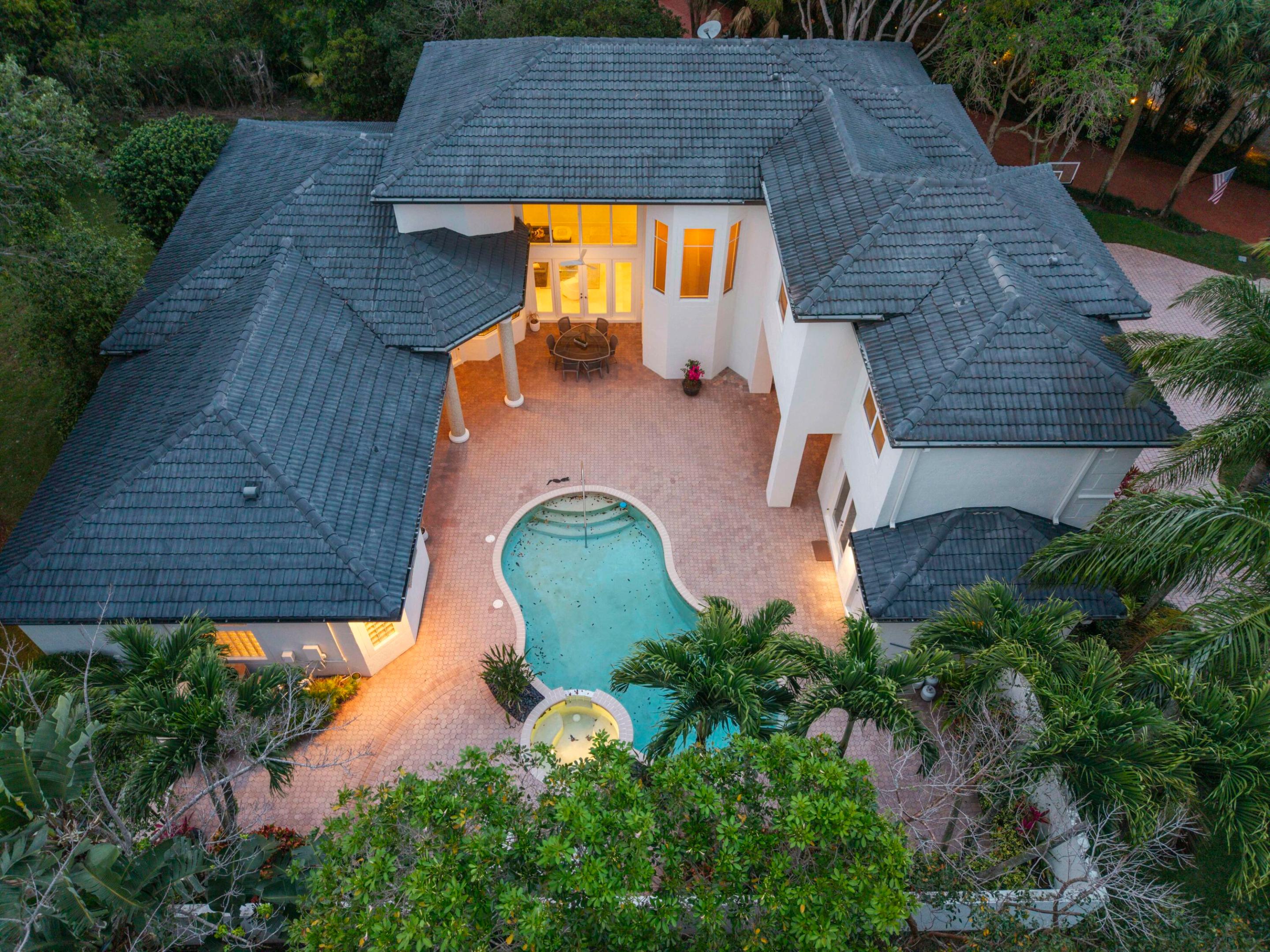 6015 Pinewood Avenue