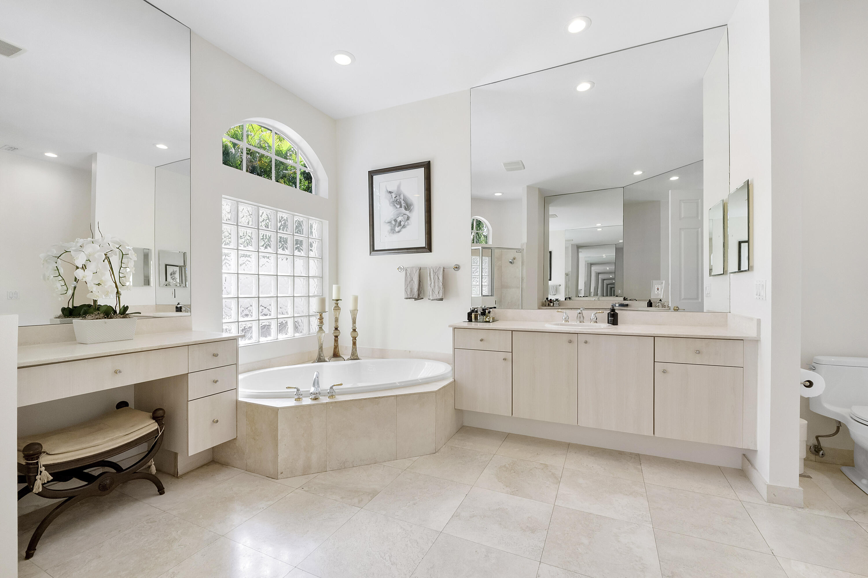 6015 Pinewood Avenue