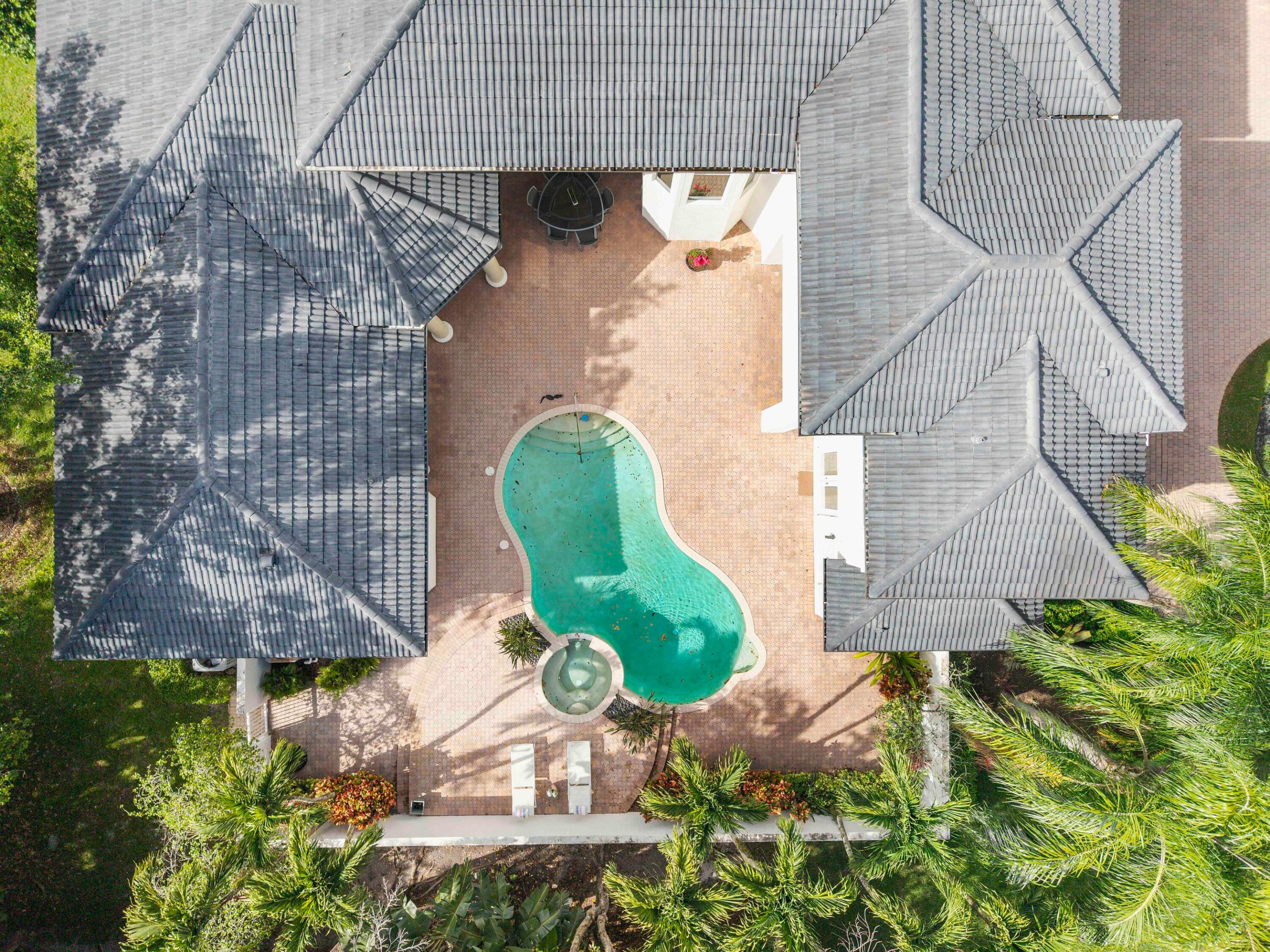 6015 Pinewood Avenue