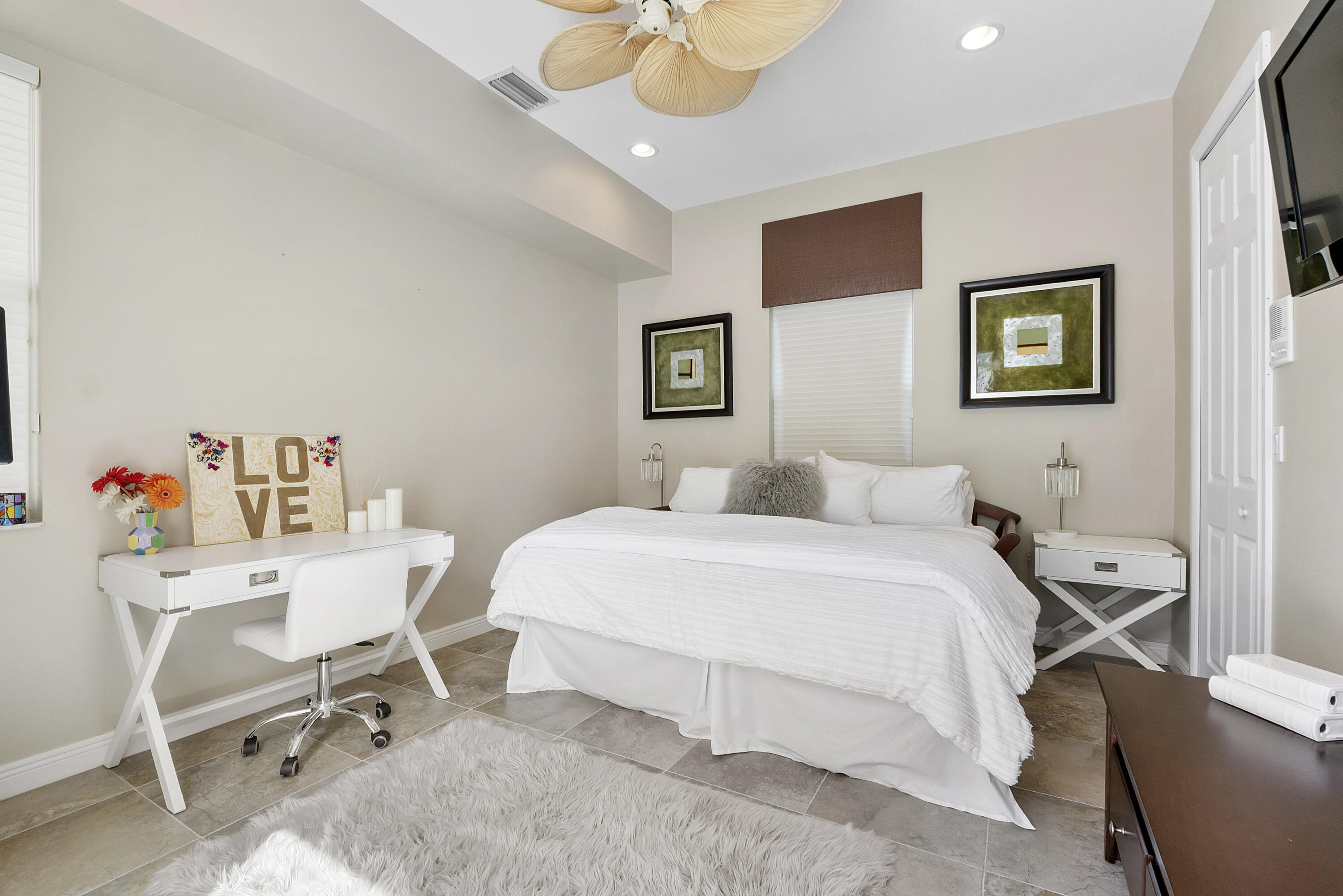 6015 Pinewood Avenue