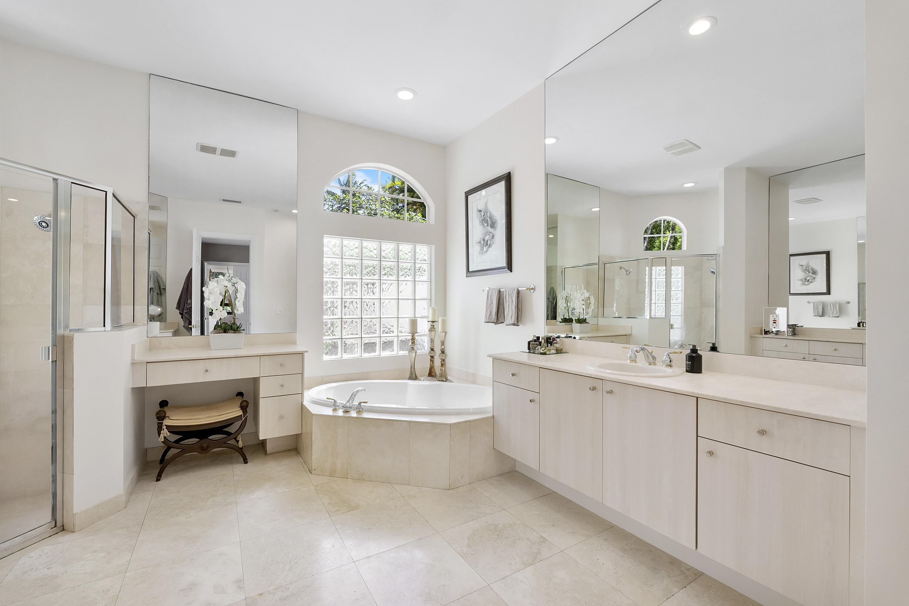 6015 Pinewood Avenue