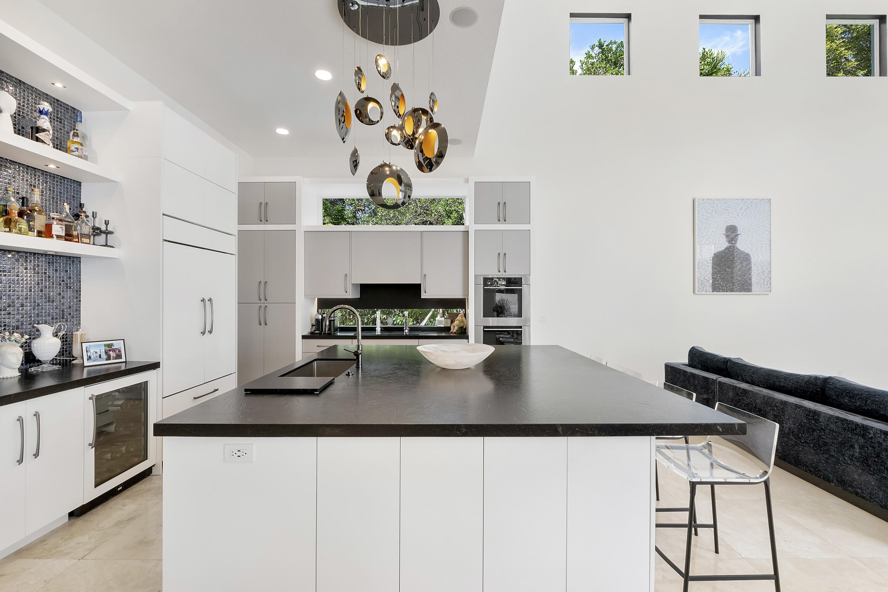 6015 Pinewood Avenue