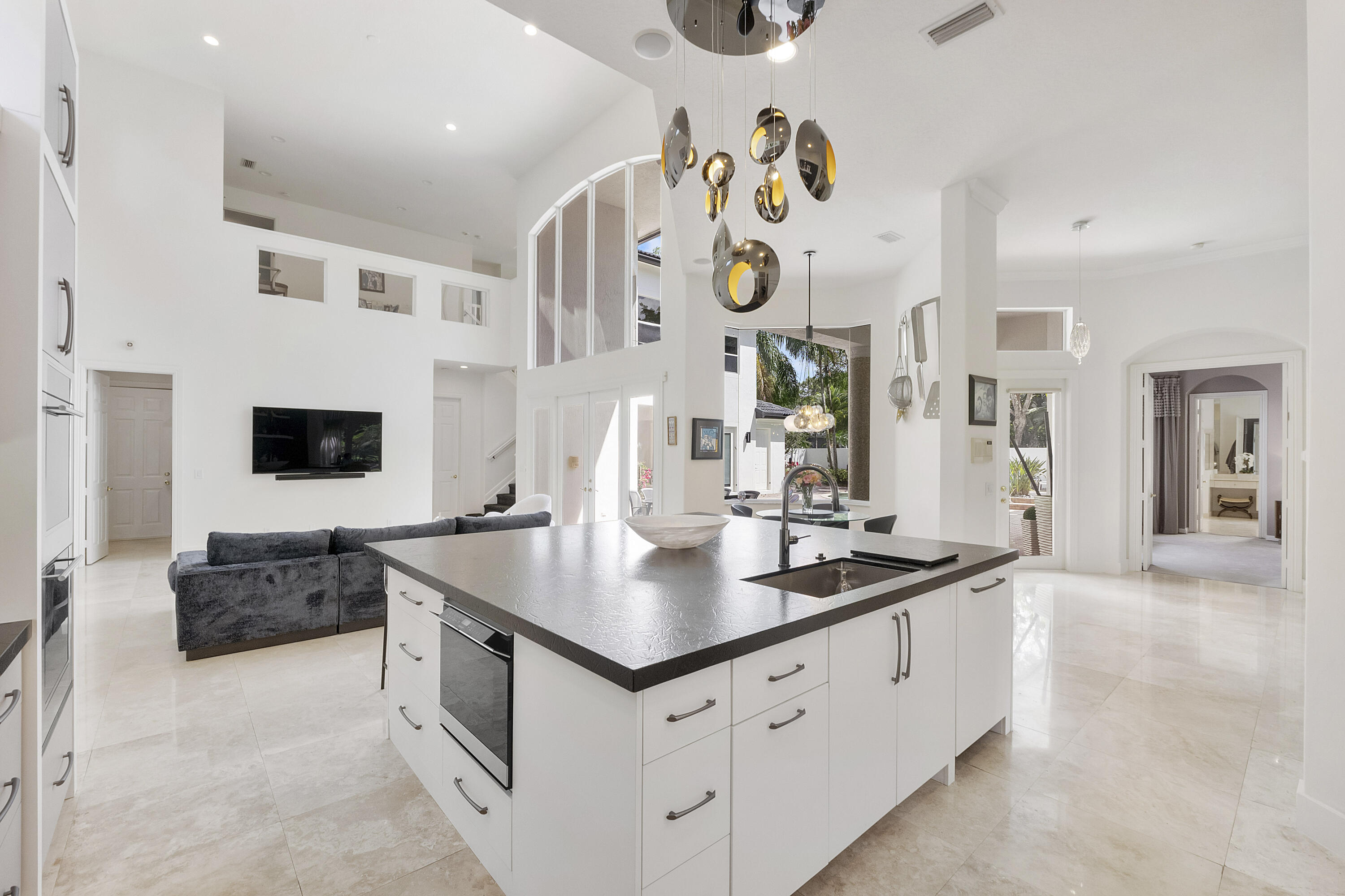 6015 Pinewood Avenue