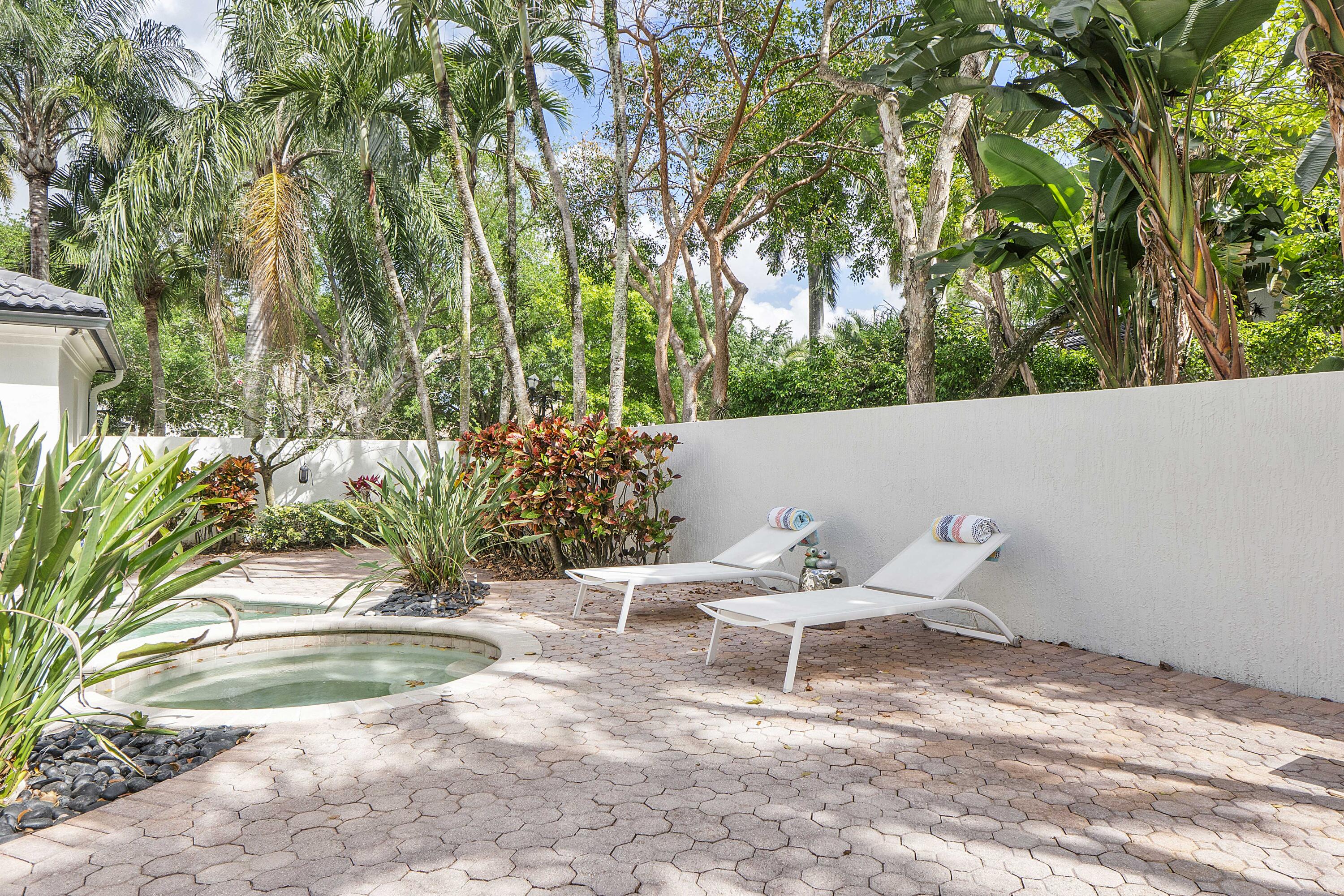 6015 Pinewood Avenue