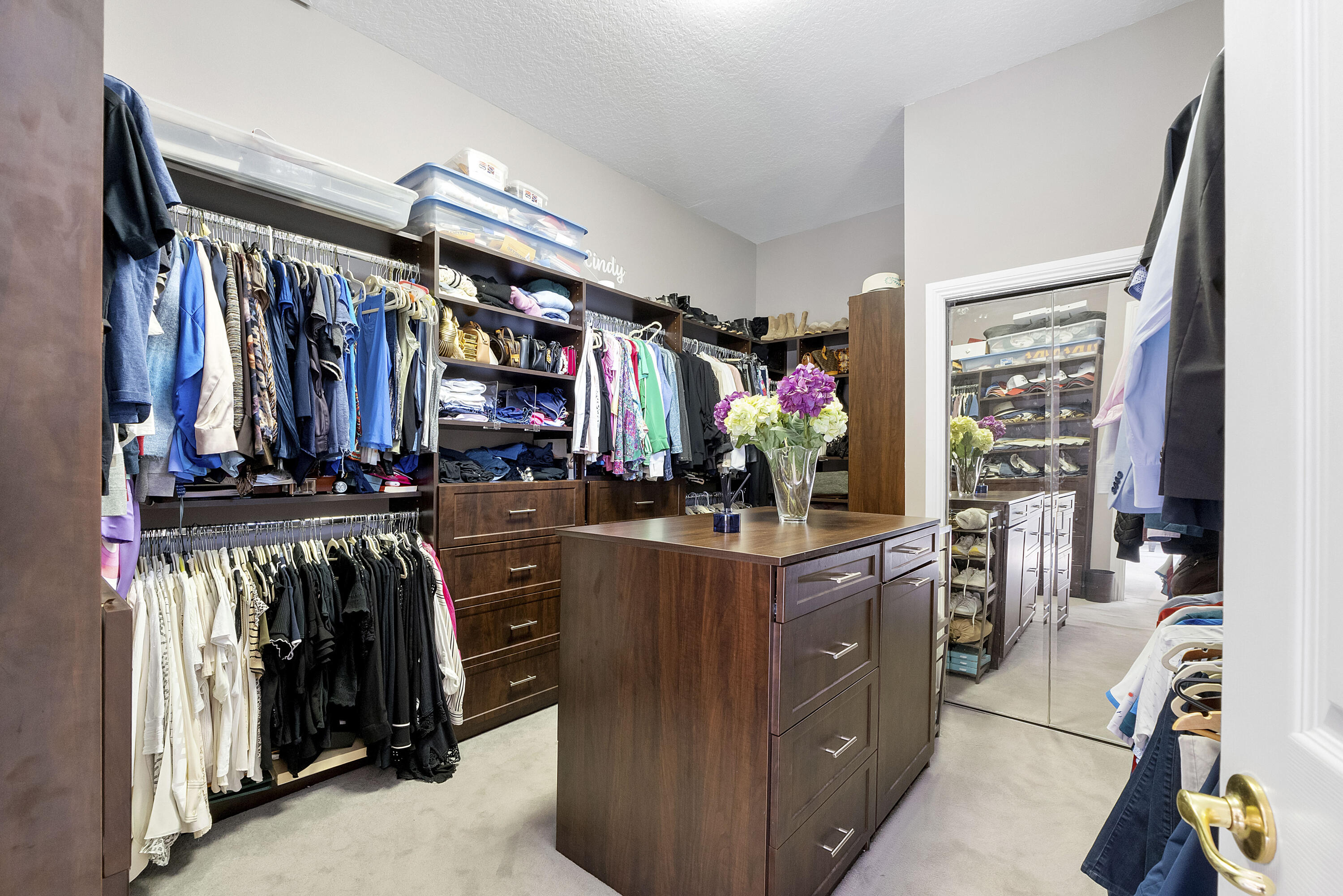 6015 Pinewood Avenue