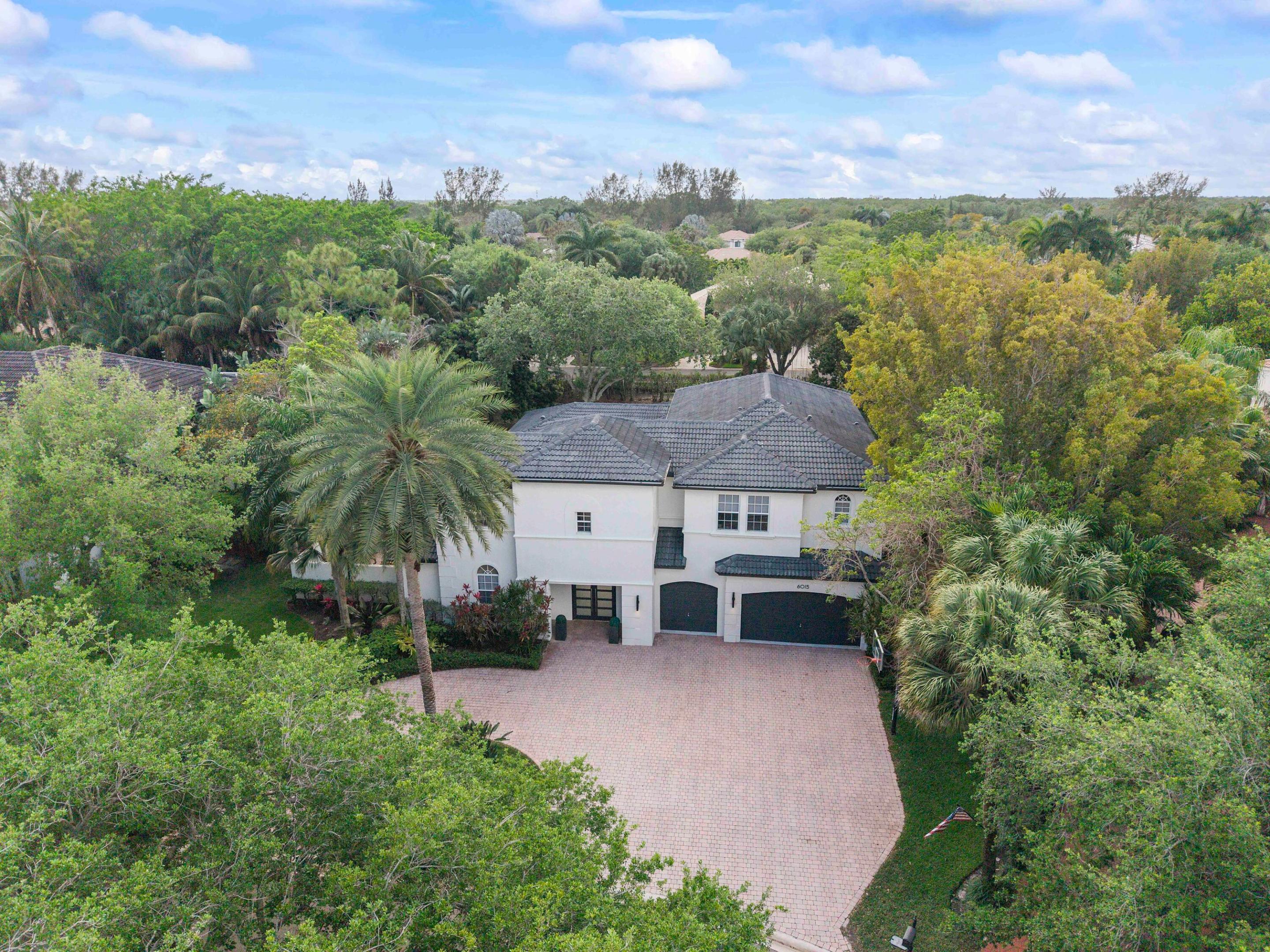 6015 Pinewood Avenue