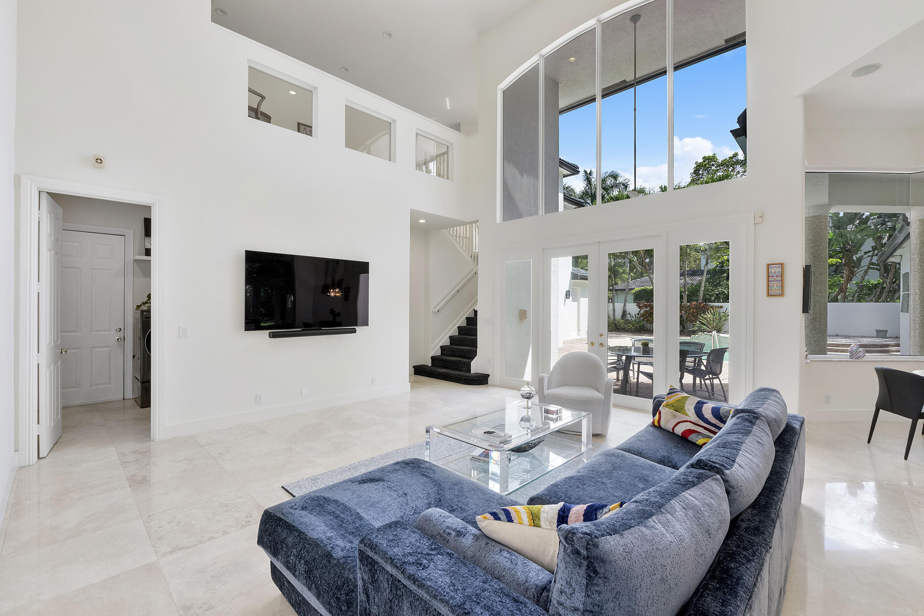 6015 Pinewood Avenue