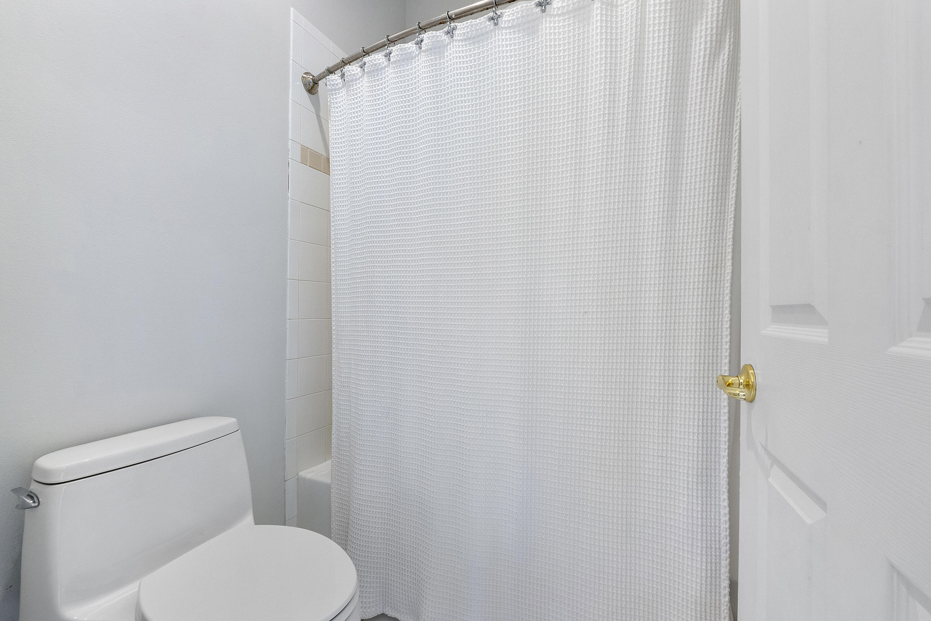 6015 Pinewood Avenue