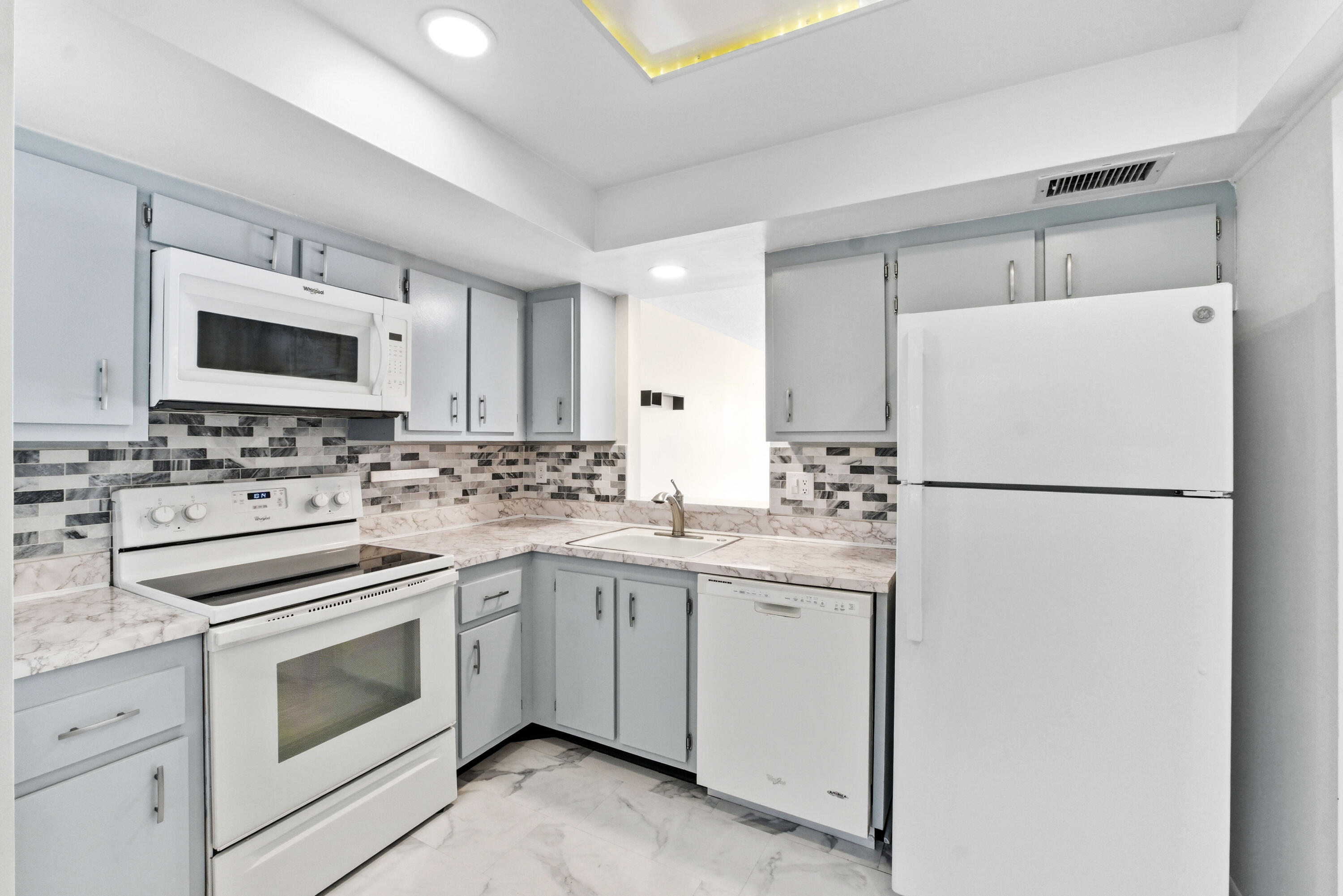 1650 NW 80th Avenue Apt 204