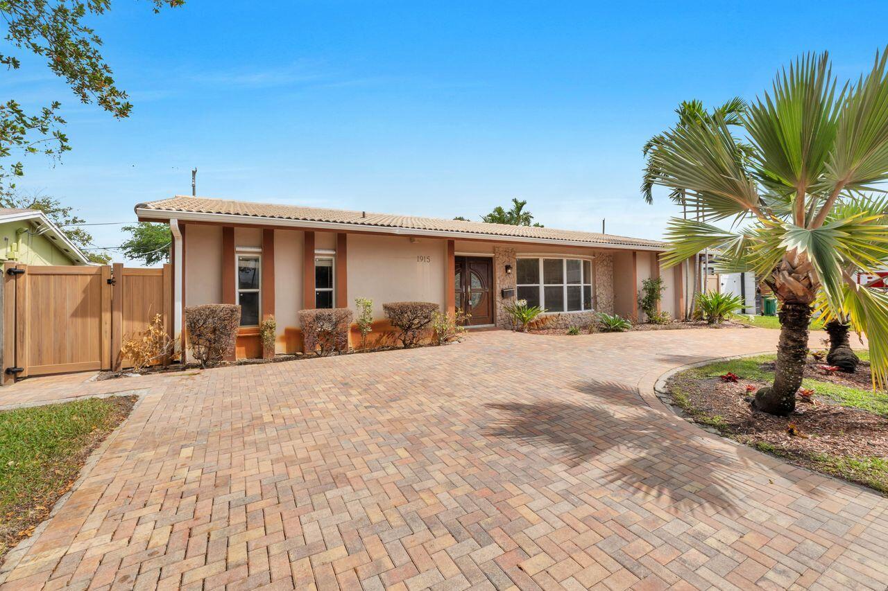 1915 NE 208th Terrace