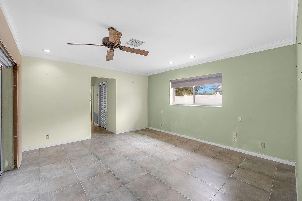 1915 NE 208th Terrace