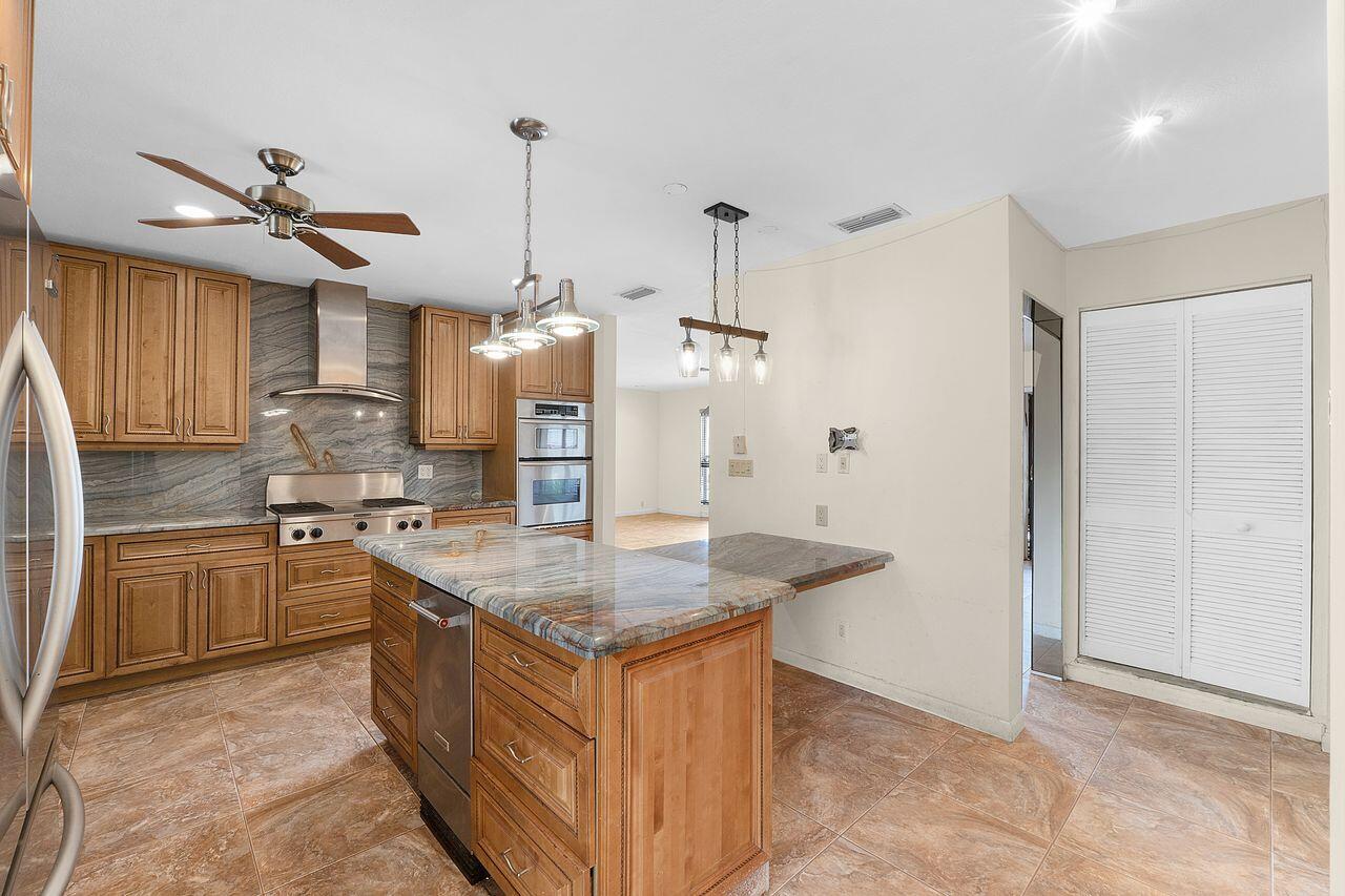 1915 NE 208th Terrace