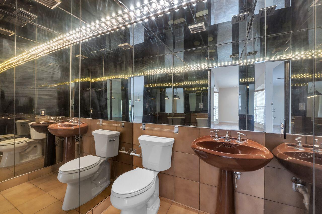 1915 NE 208th Terrace