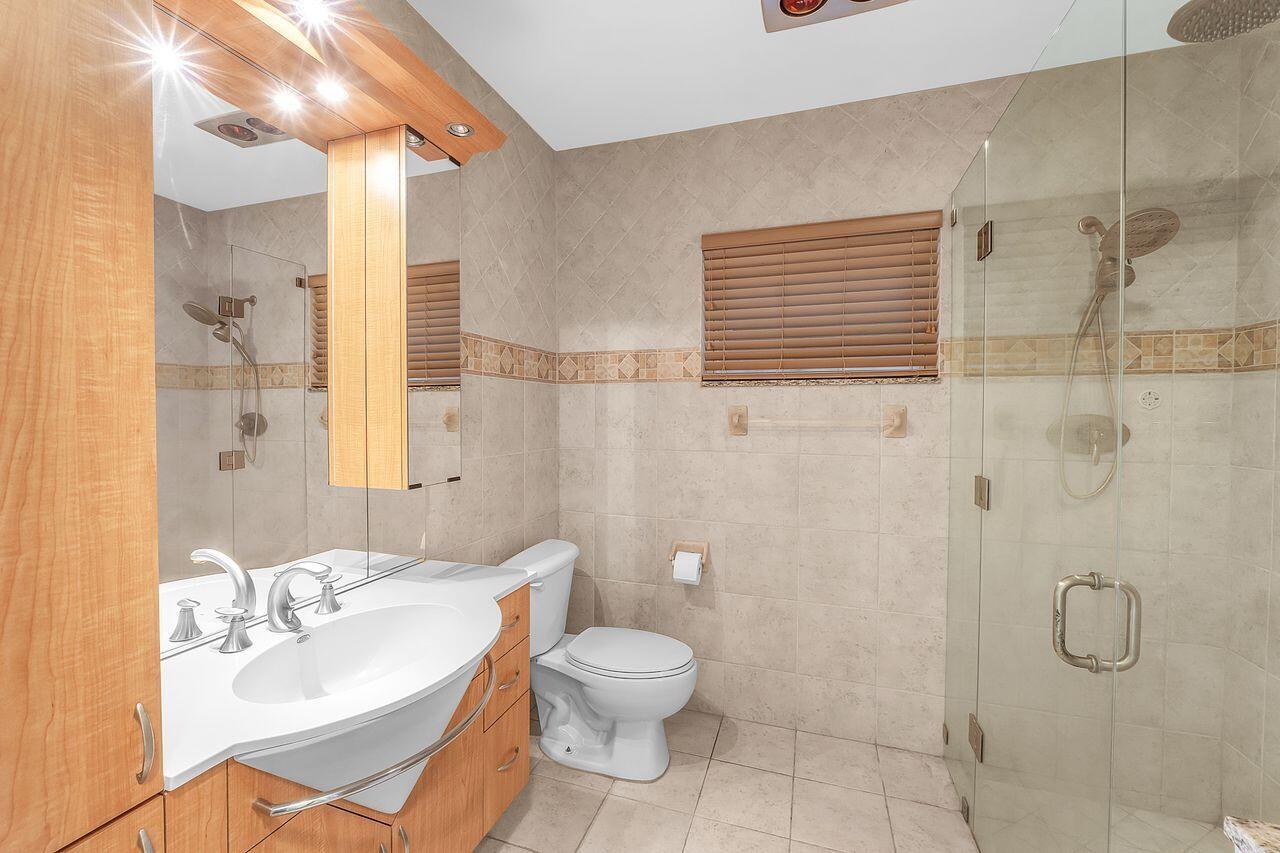 1915 NE 208th Terrace