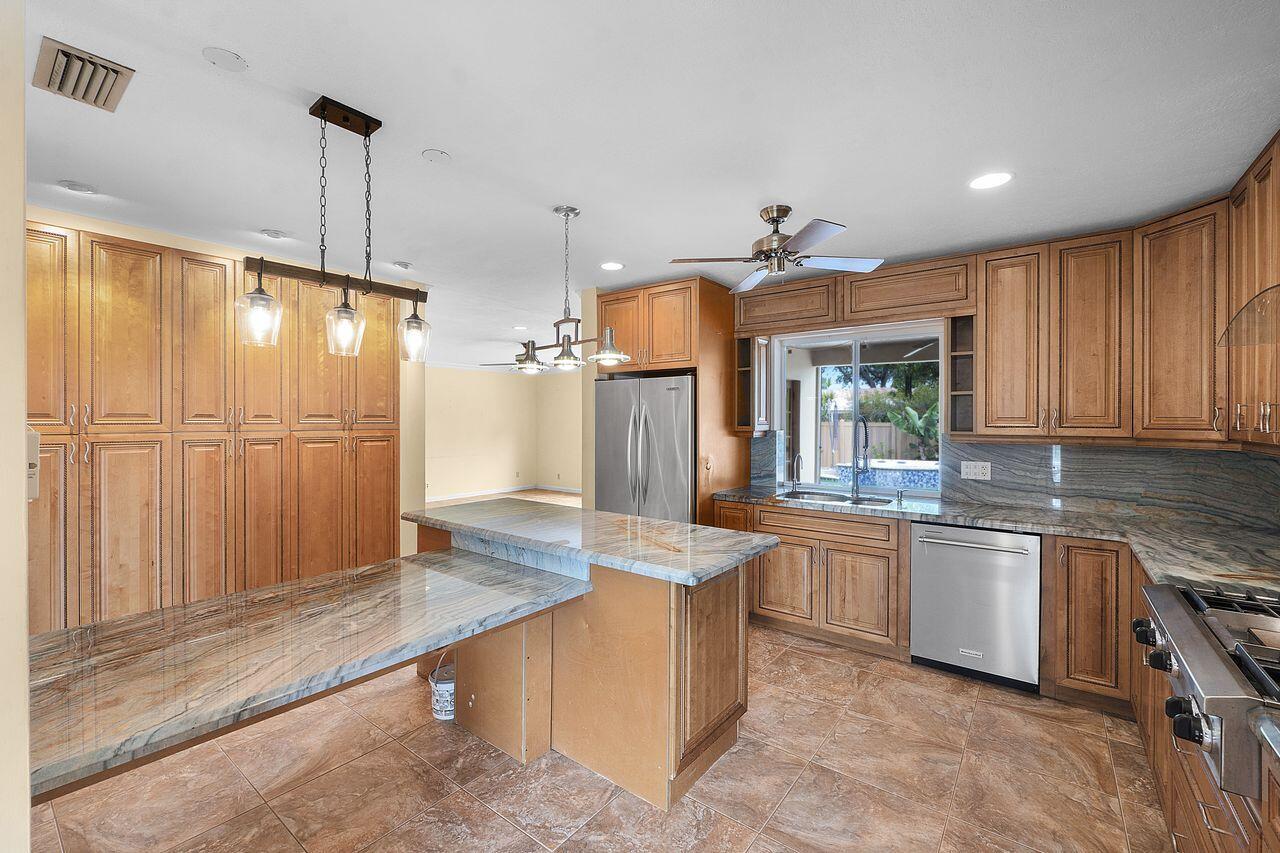 1915 NE 208th Terrace