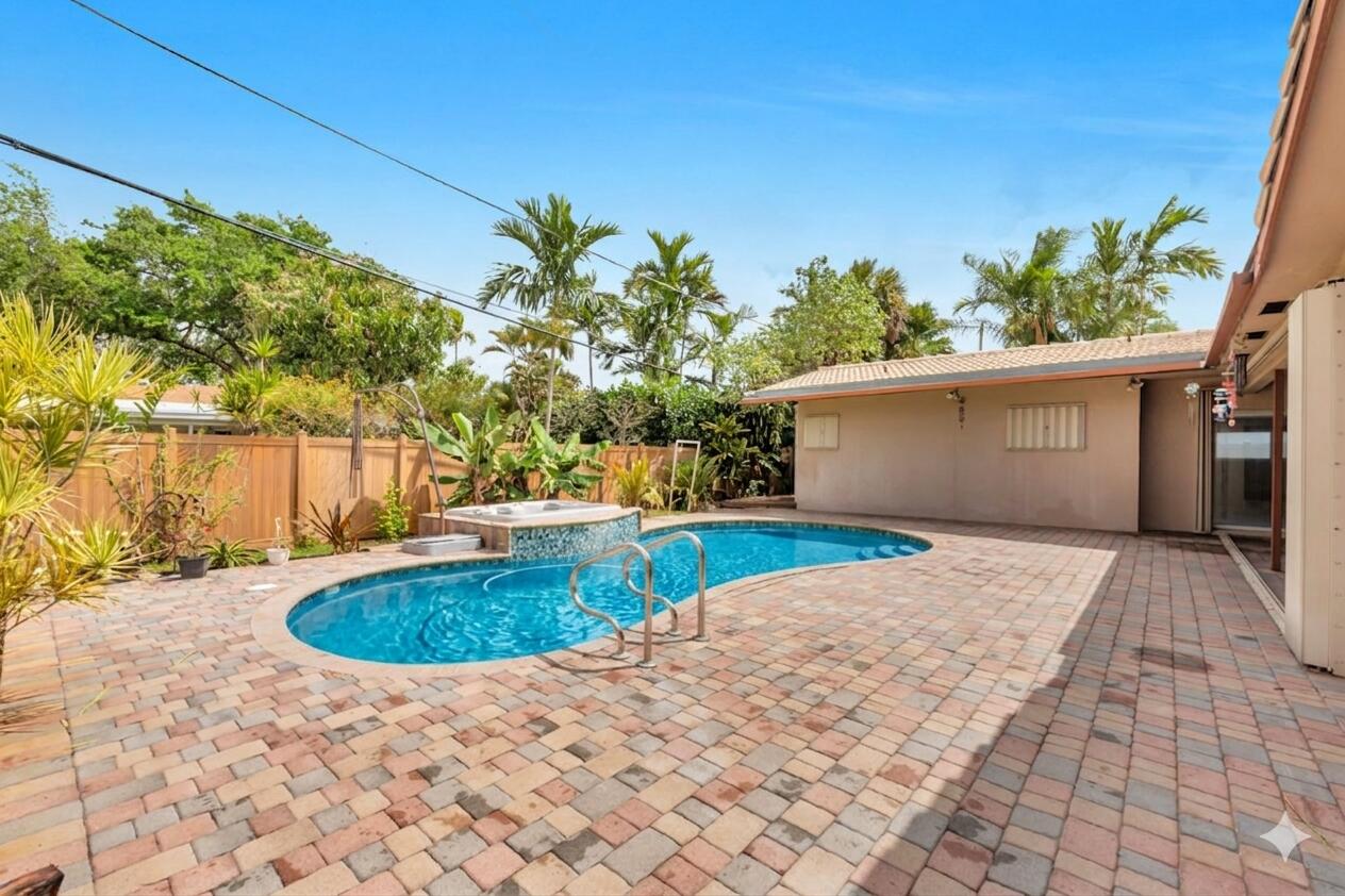 1915 NE 208th Terrace