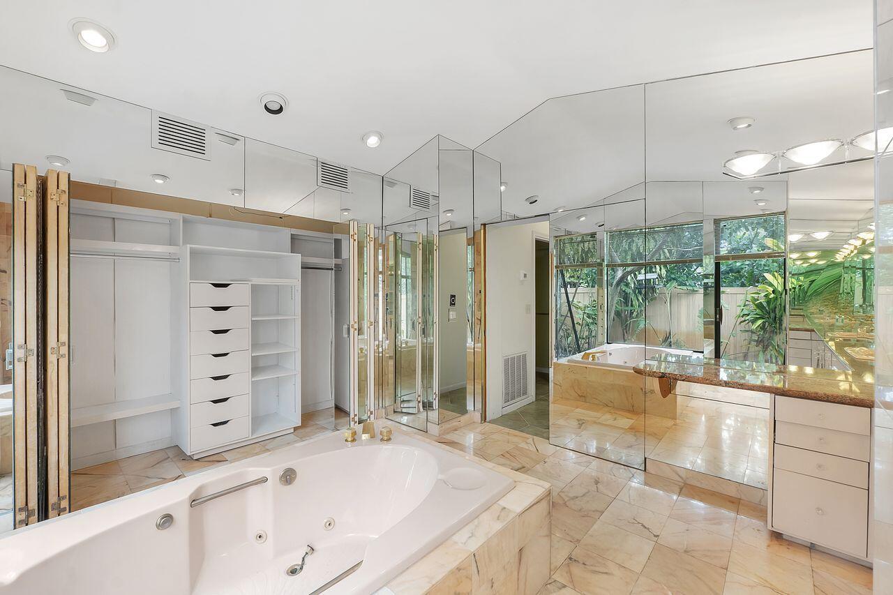 1915 NE 208th Terrace