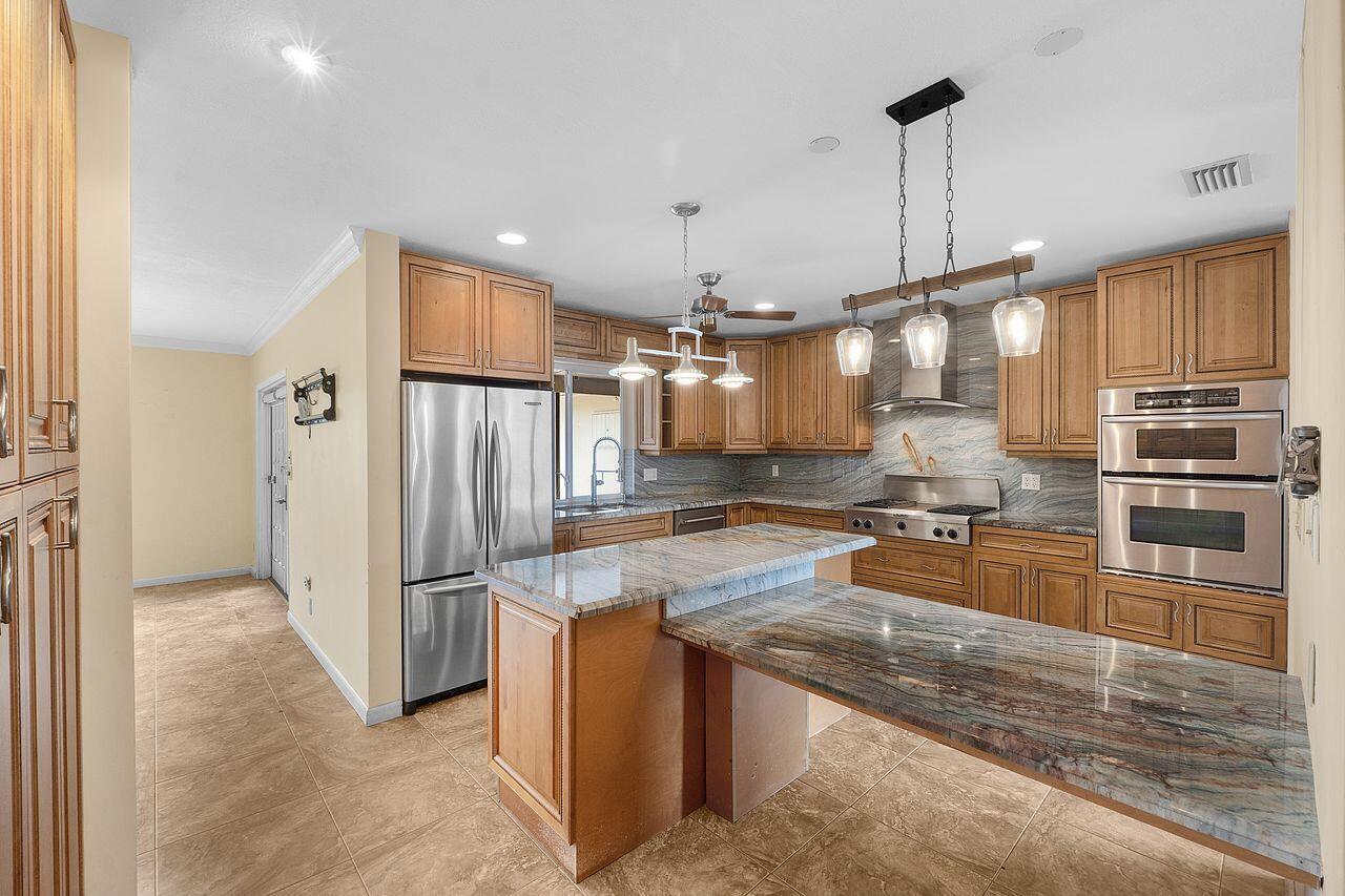 1915 NE 208th Terrace