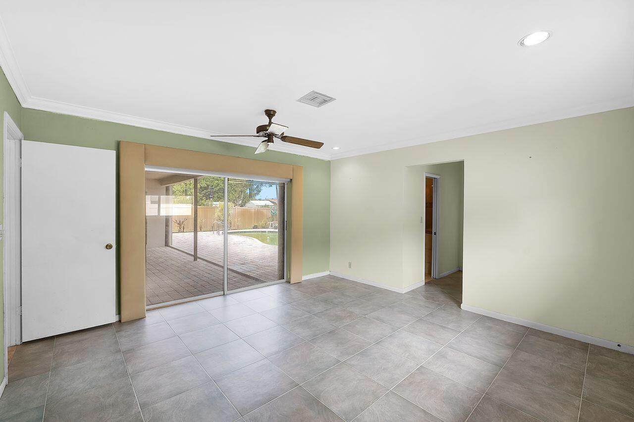 1915 NE 208th Terrace