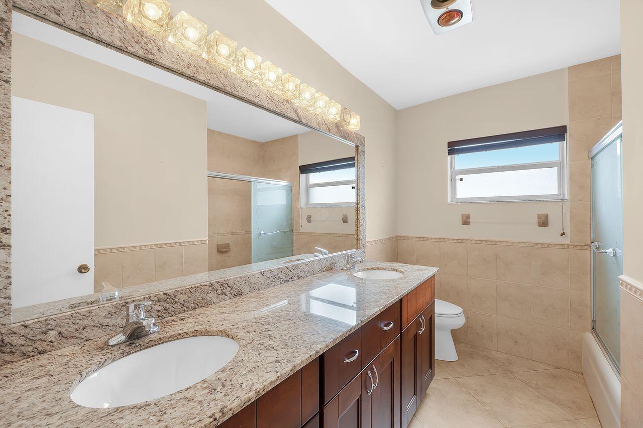 1915 NE 208th Terrace