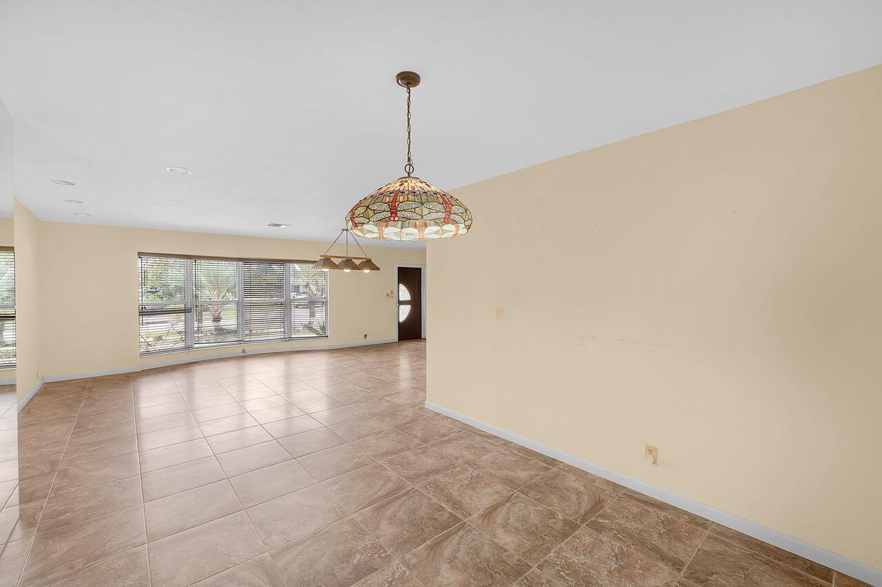 1915 NE 208th Terrace