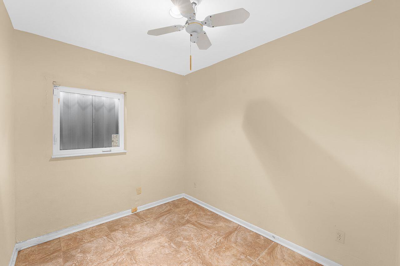 1915 NE 208th Terrace