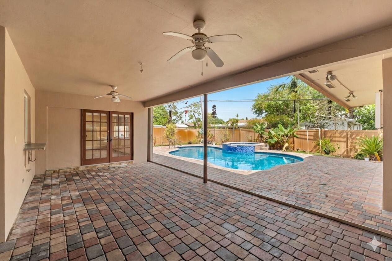 1915 NE 208th Terrace